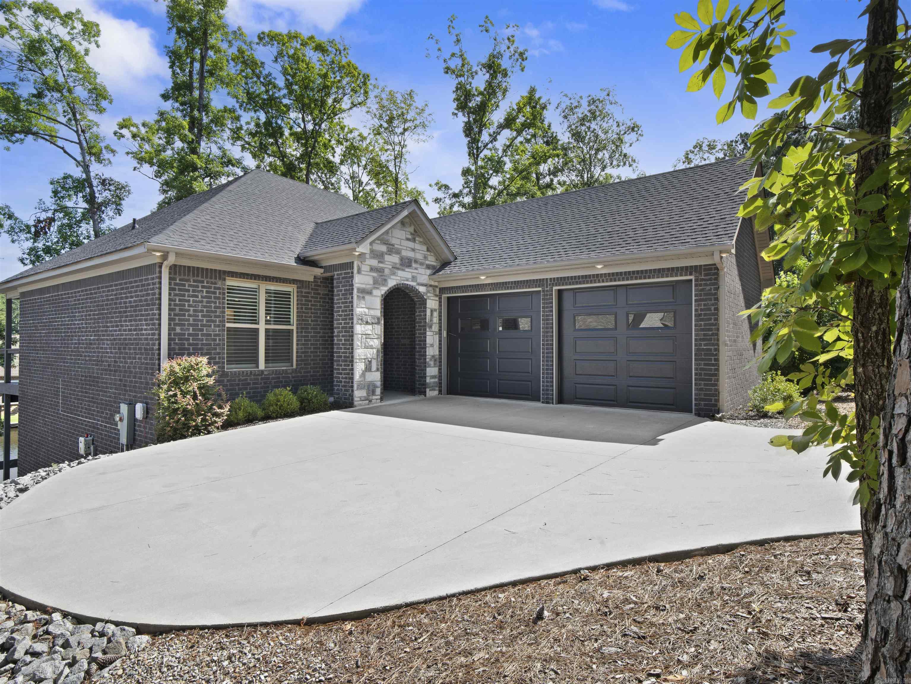 48 Panorama Dr. Property Photo 2