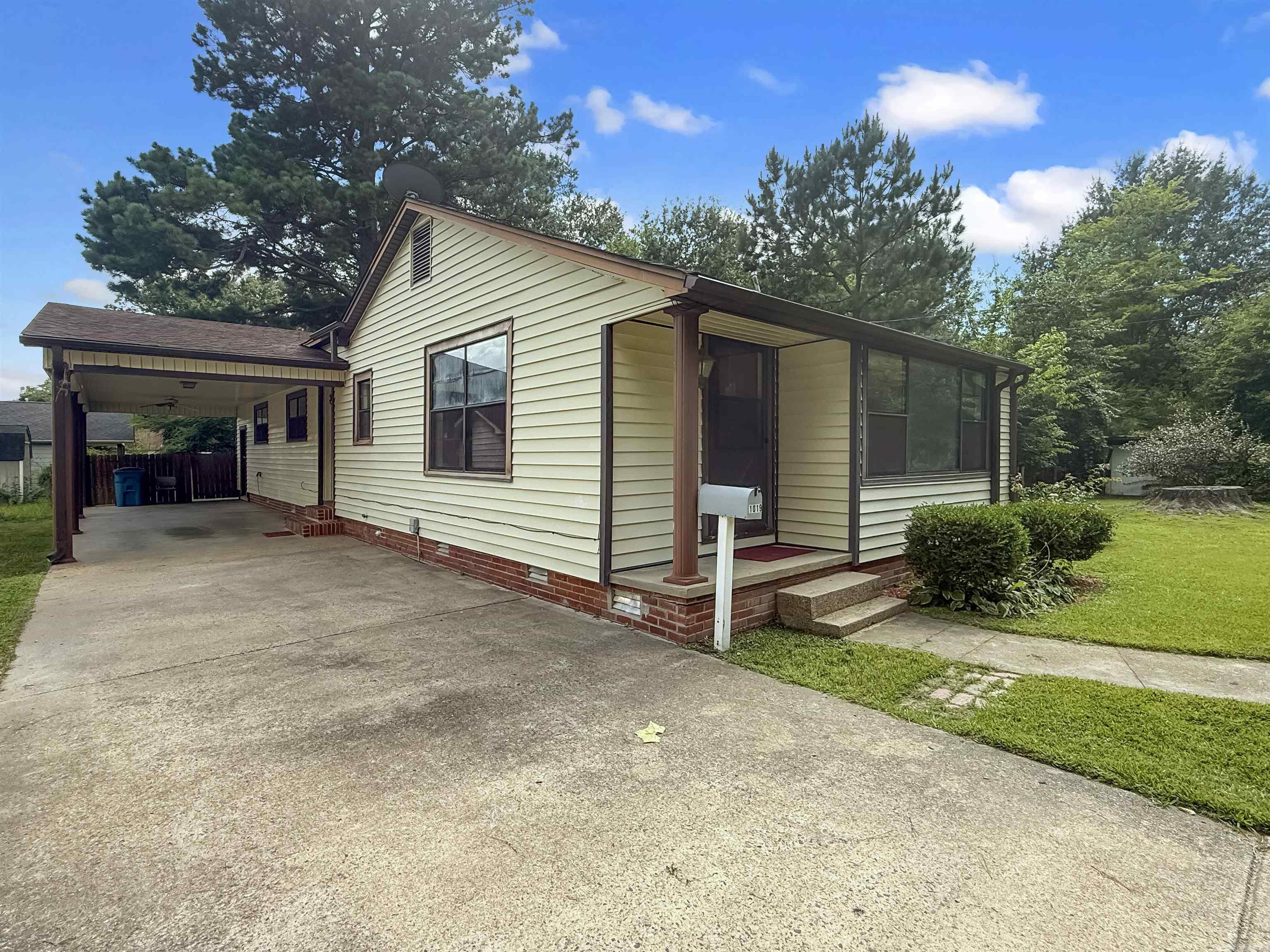 1019 Clardy Street Property Photo 3