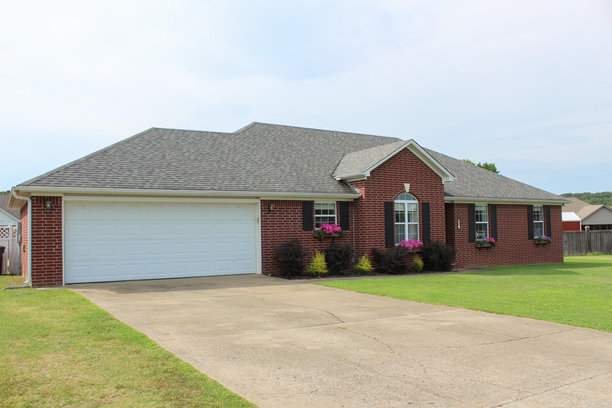 2122 Daniel Drive Property Photo 3