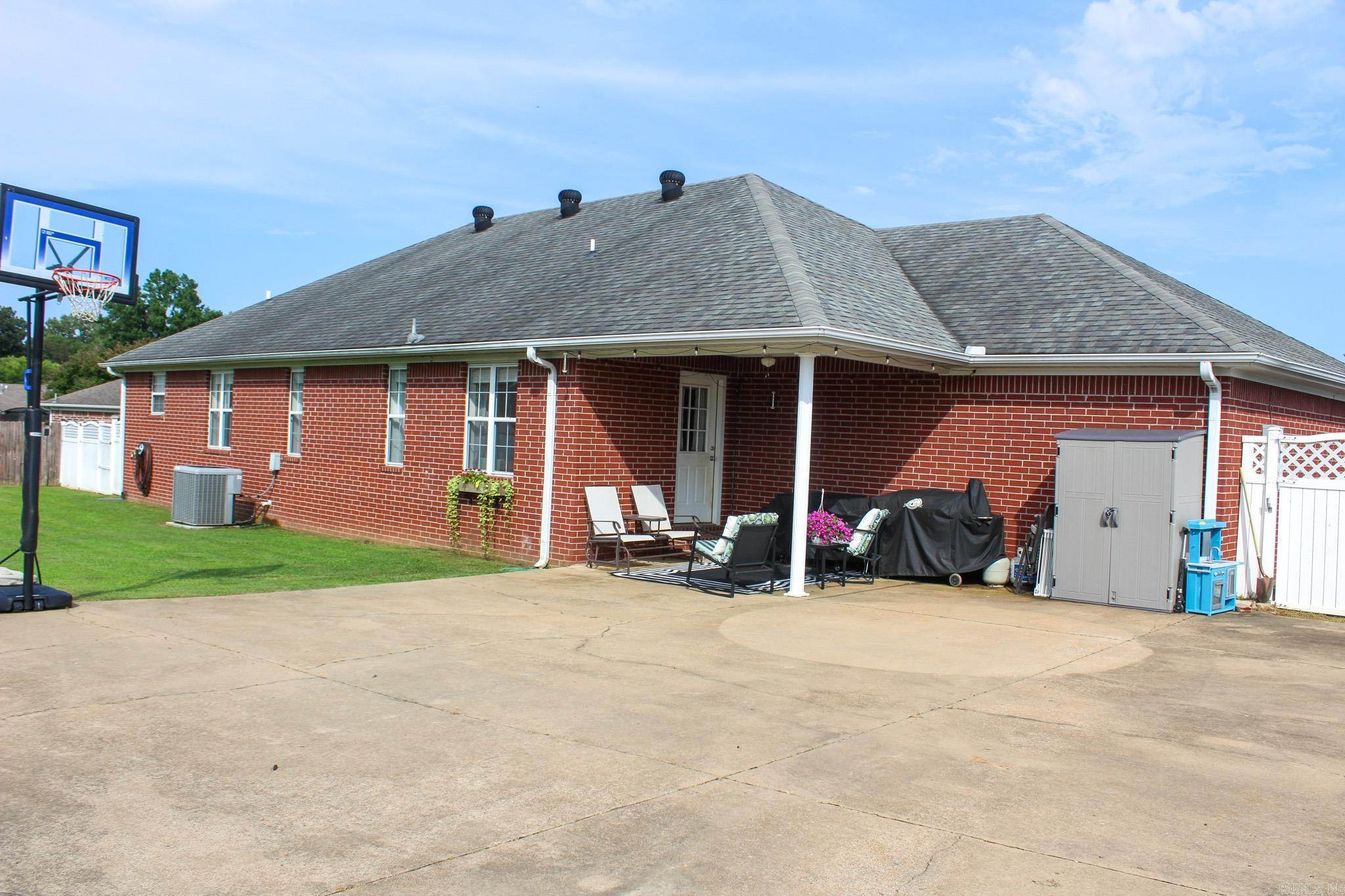 2122 Daniel Drive Property Photo 27