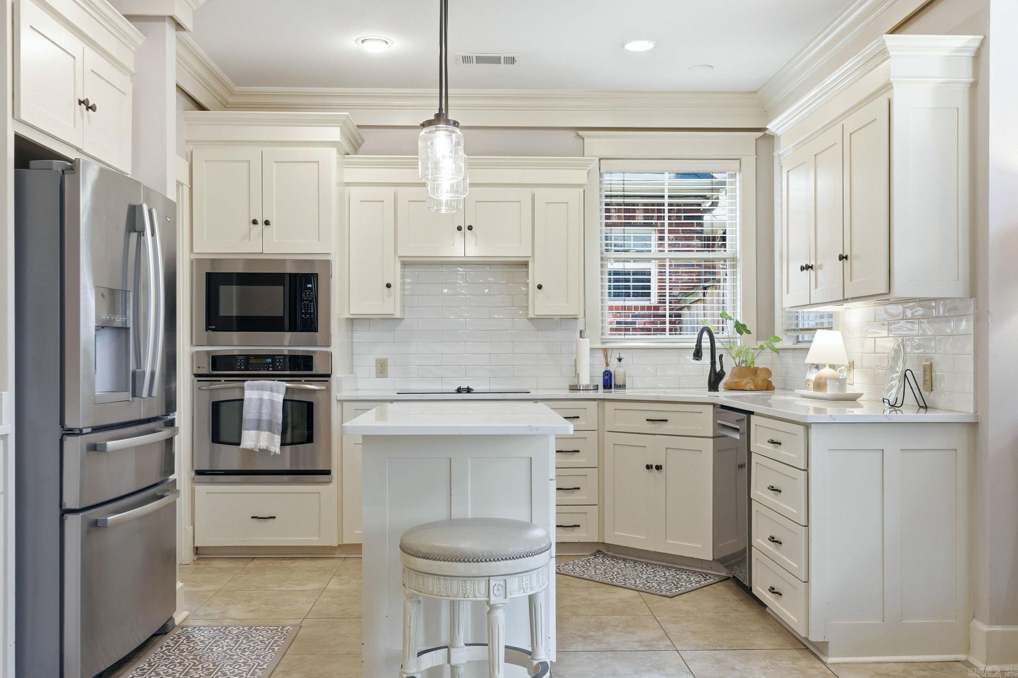 10 Epernay Circle Property Photo 9