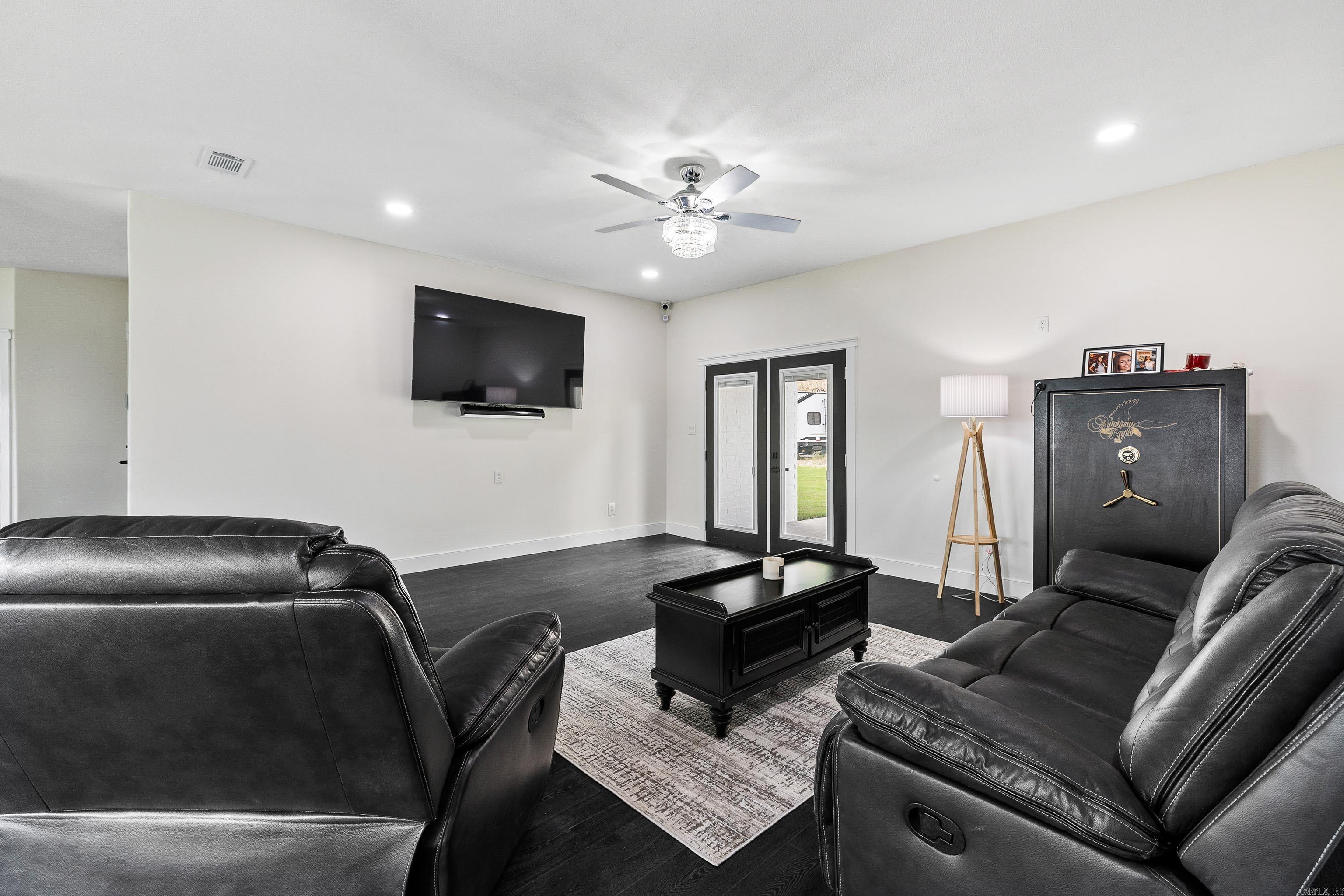 8937 Wingate Drive Property Photo 2