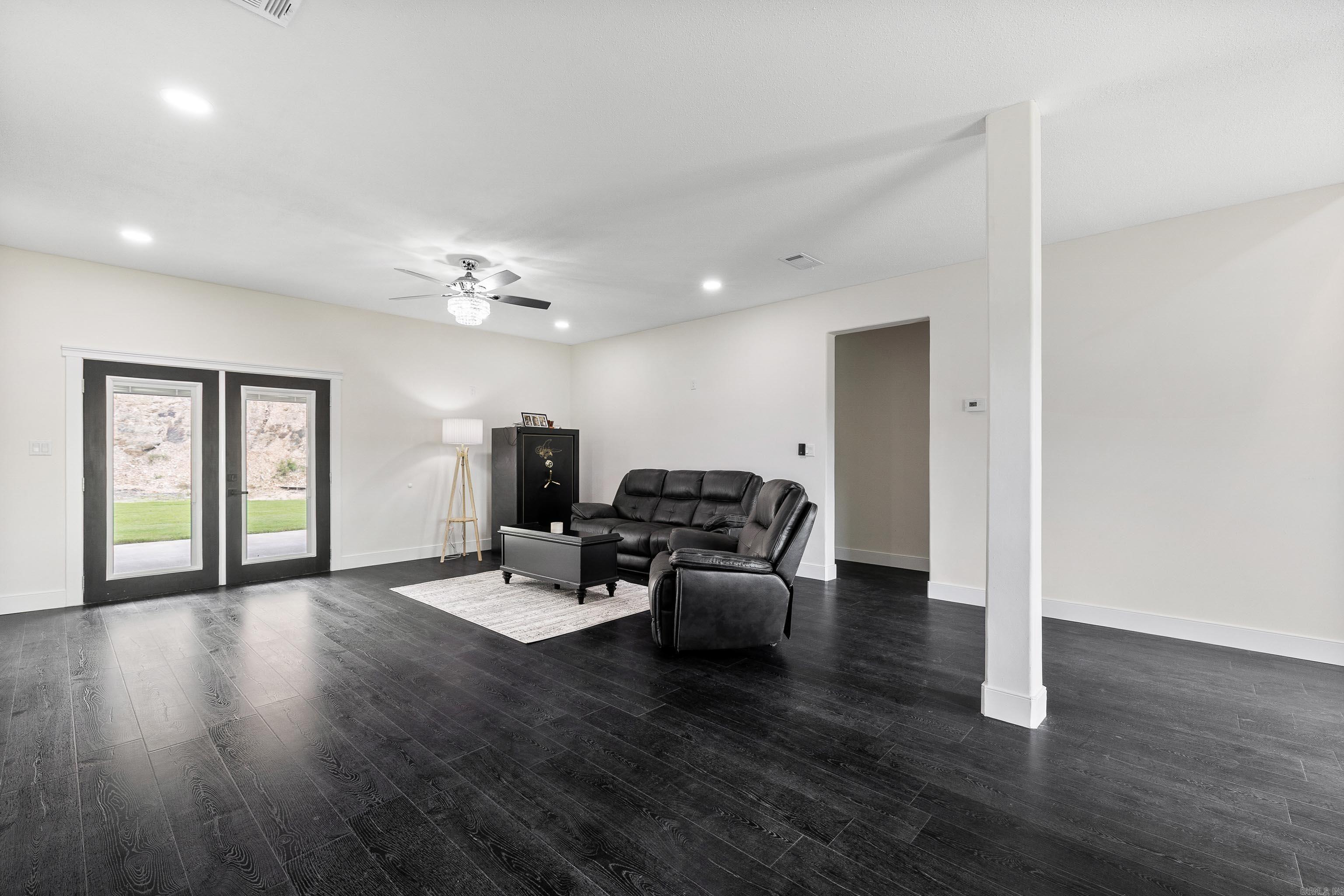 8937 Wingate Drive Property Photo 3