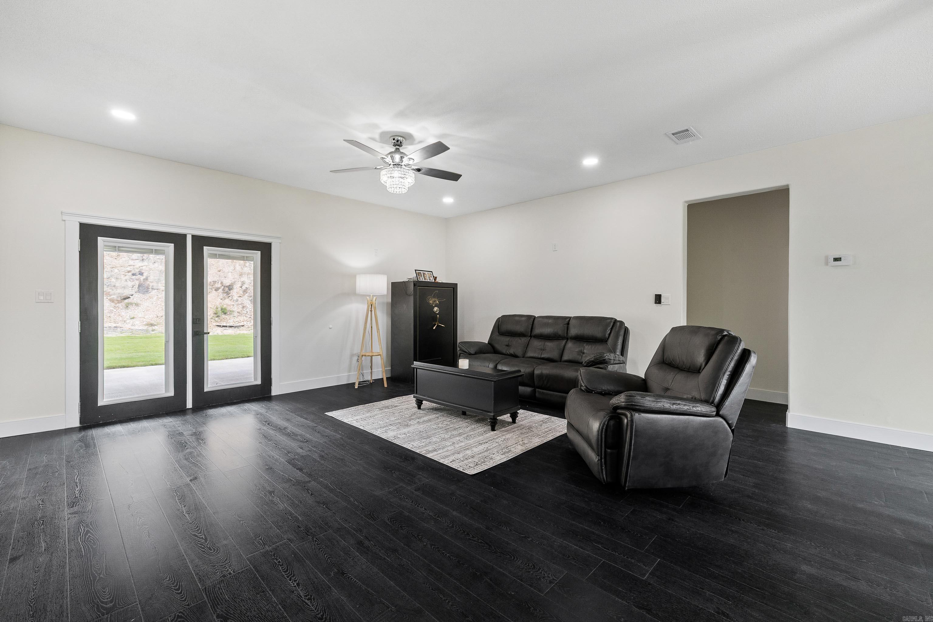 8937 Wingate Drive Property Photo 5