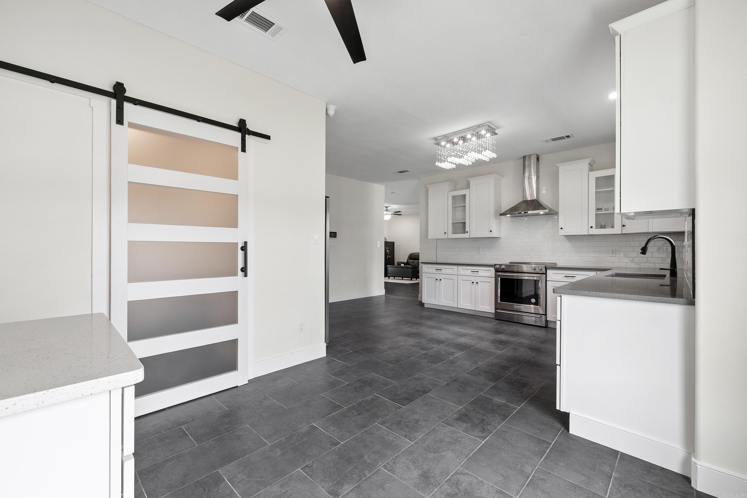 8937 Wingate Drive Property Photo 11
