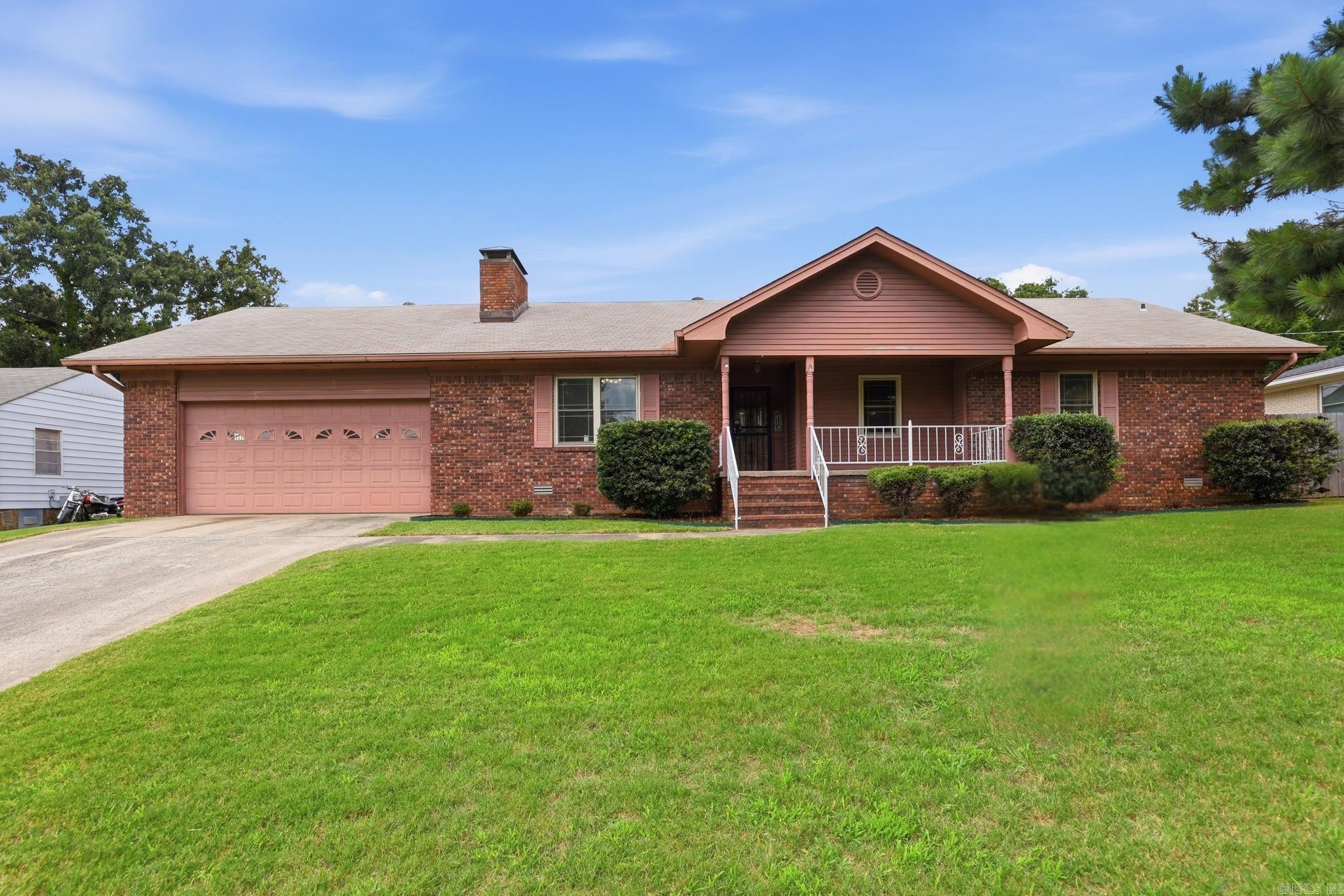 5115 N Locust Street Property Photo 1