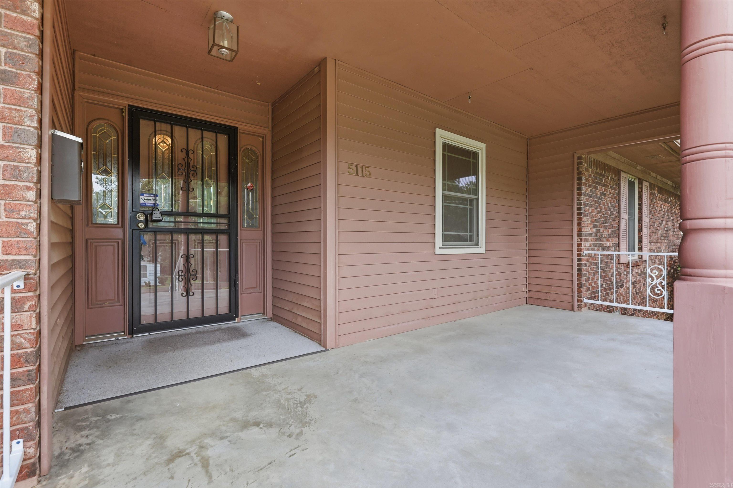 5115 N Locust Street Property Photo 2