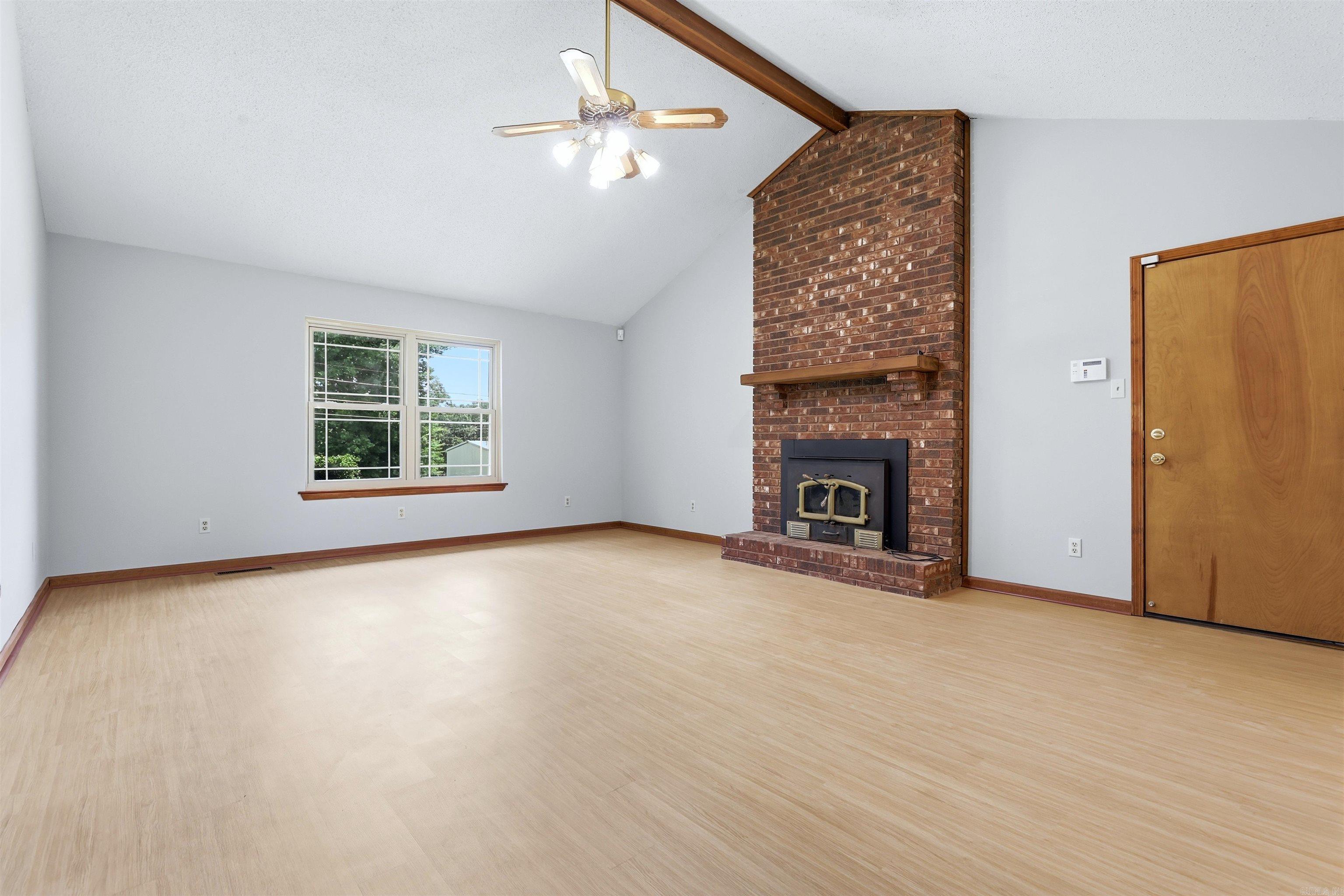 5115 N Locust Street Property Photo 5