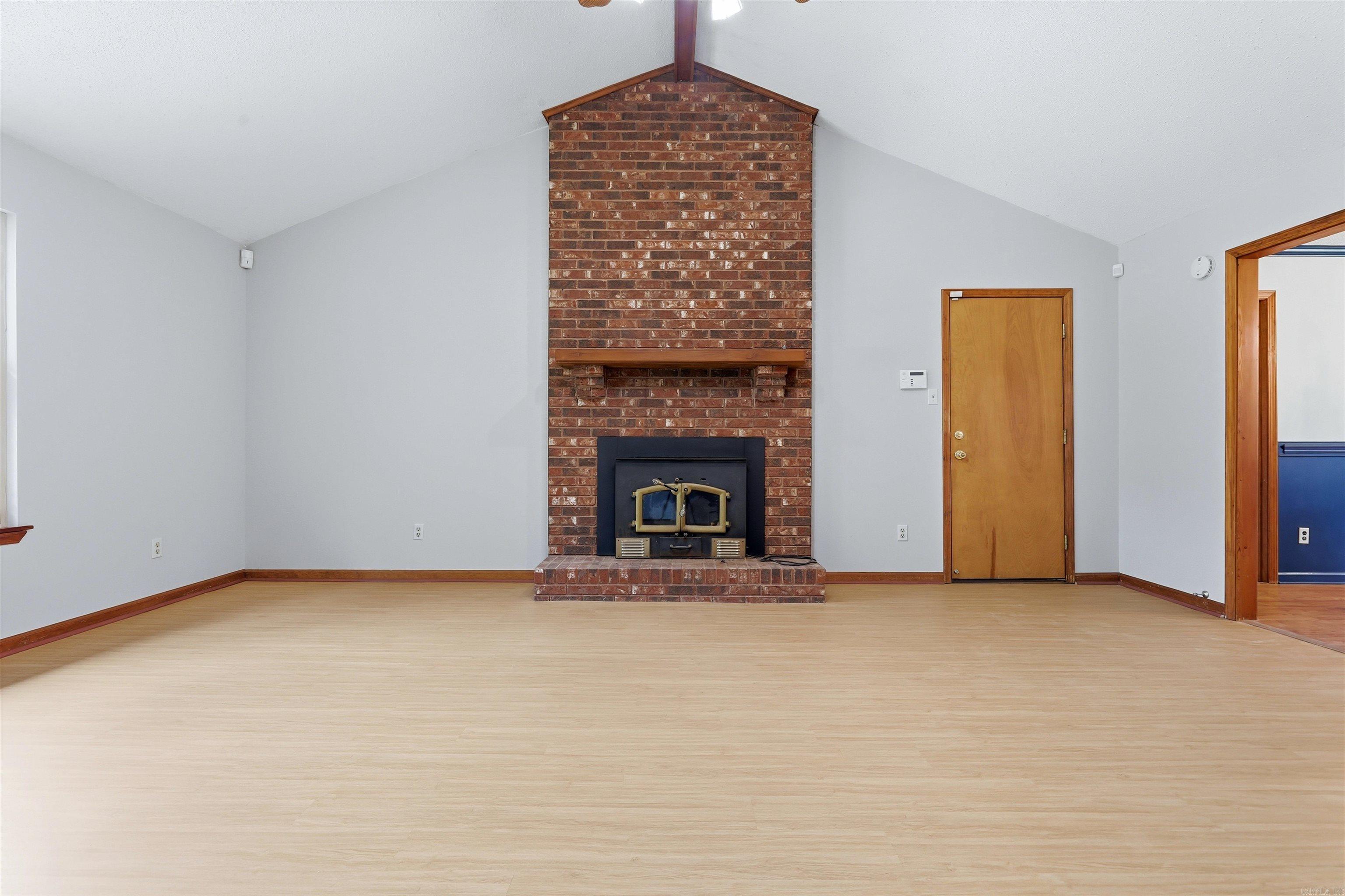 5115 N Locust Street Property Photo 6