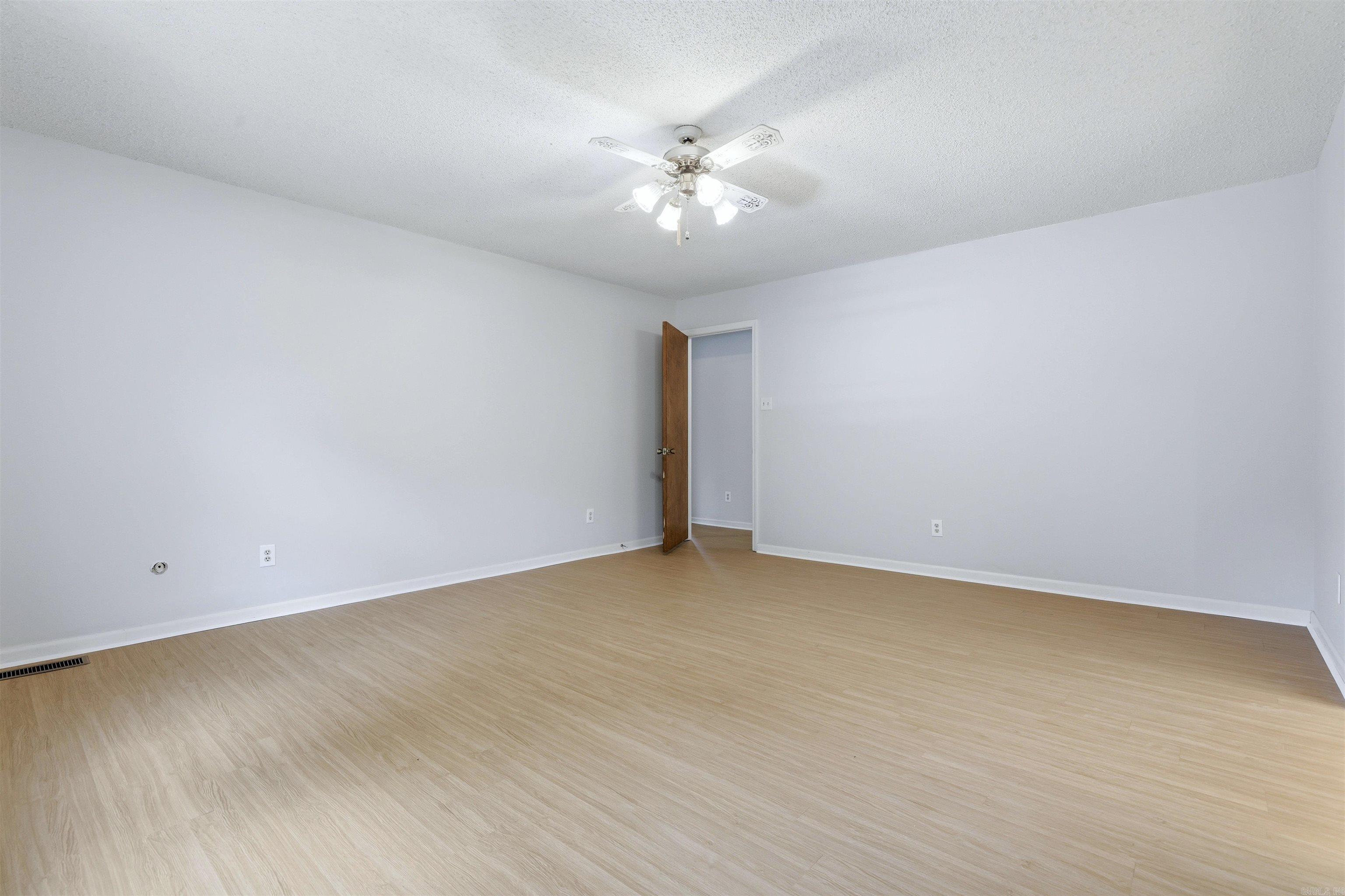 5115 N Locust Street Property Photo 18