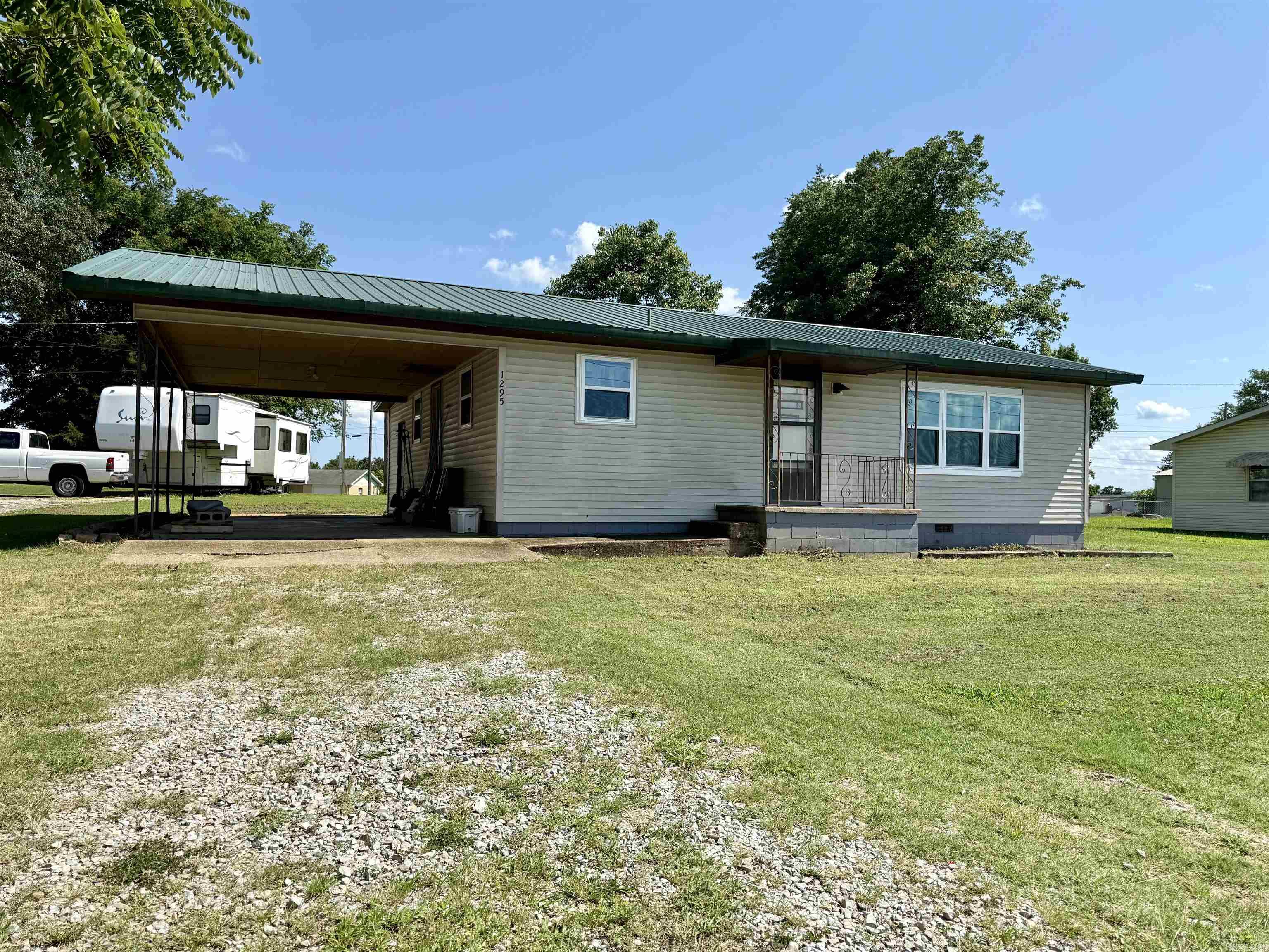 1295 W Main Street Property Photo 2