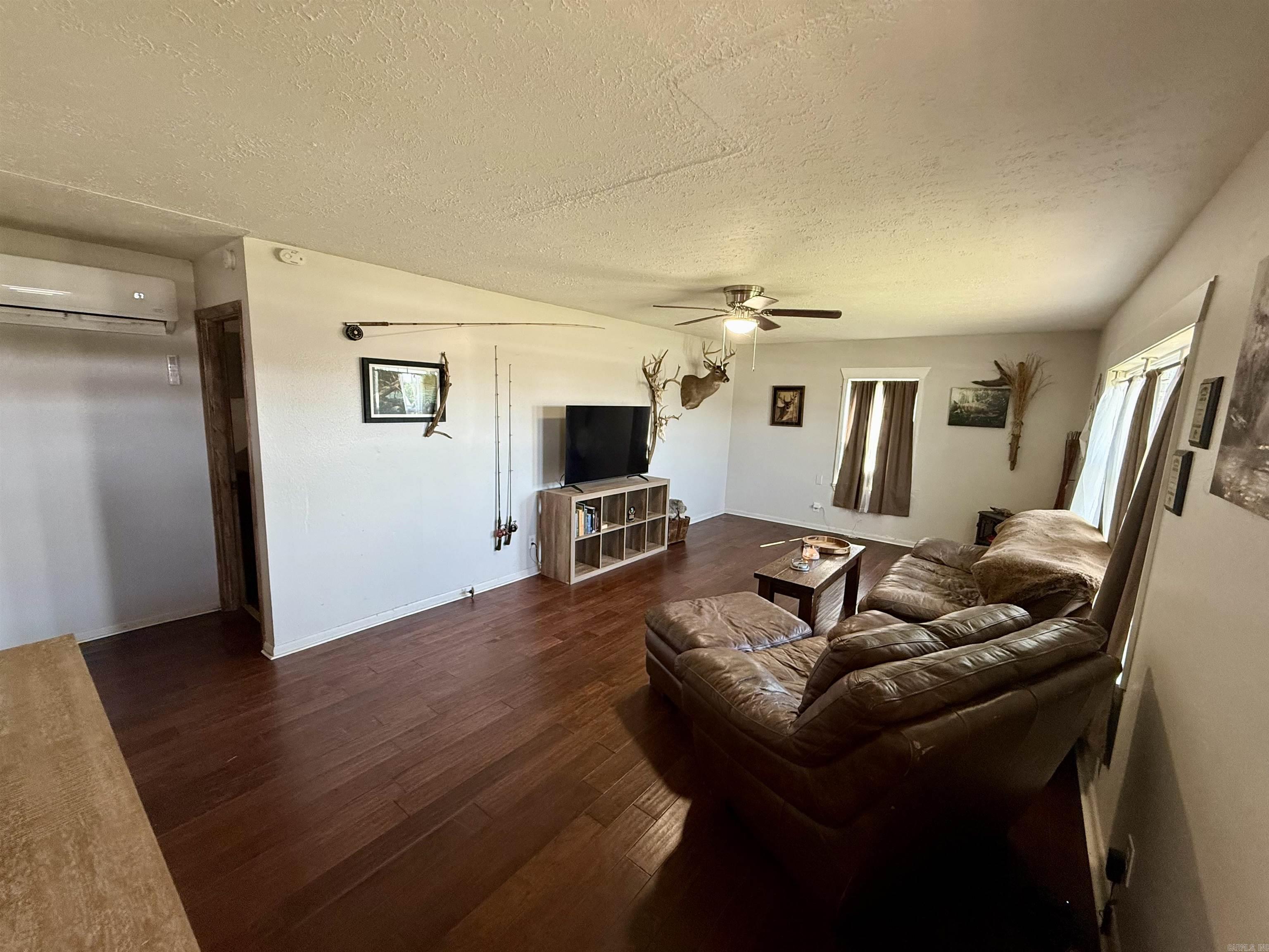 1295 W Main Street Property Photo 7