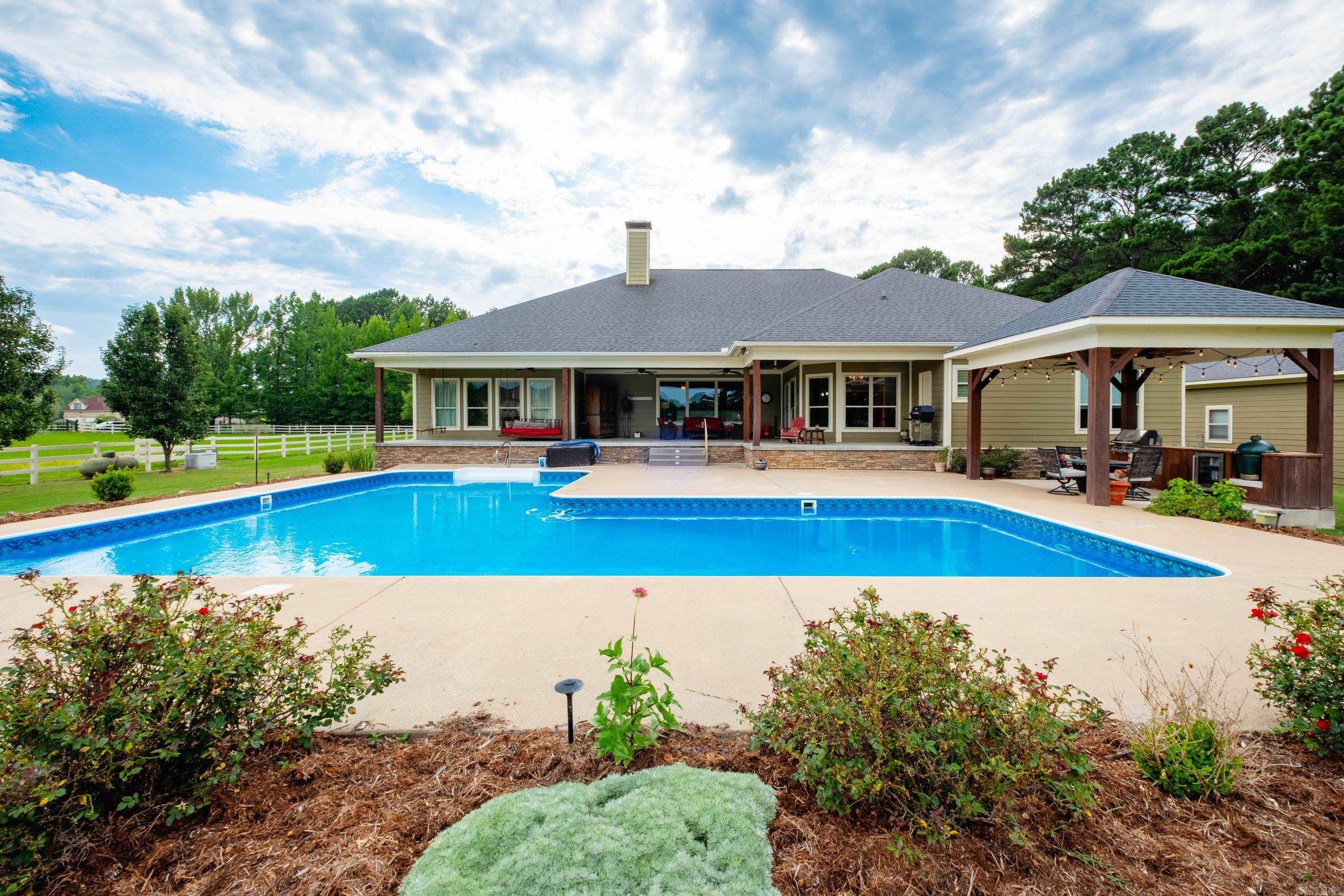 10225 Barrett Road Property Photo 4