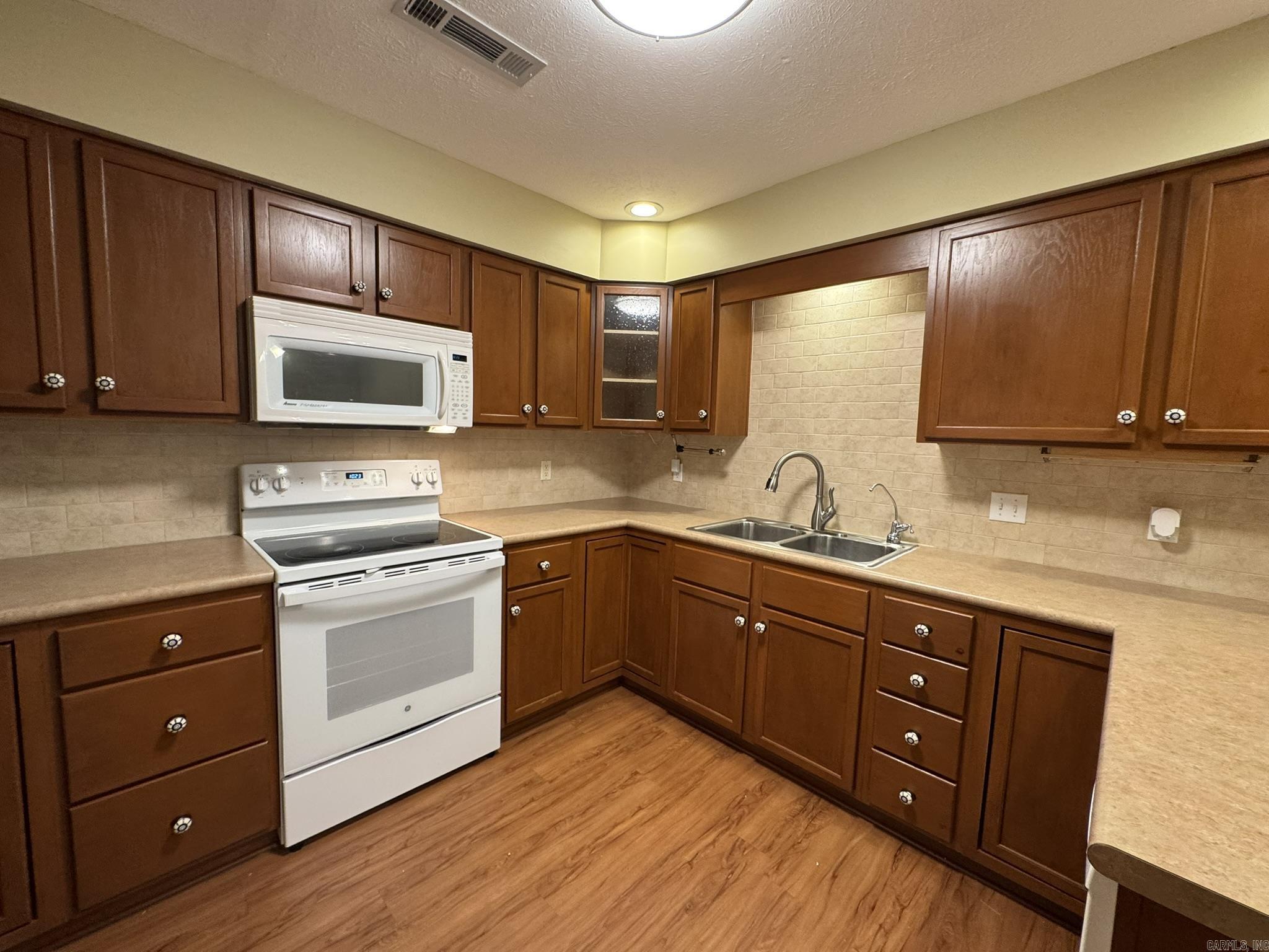 1563 Meadowhill Drive Property Photo 3
