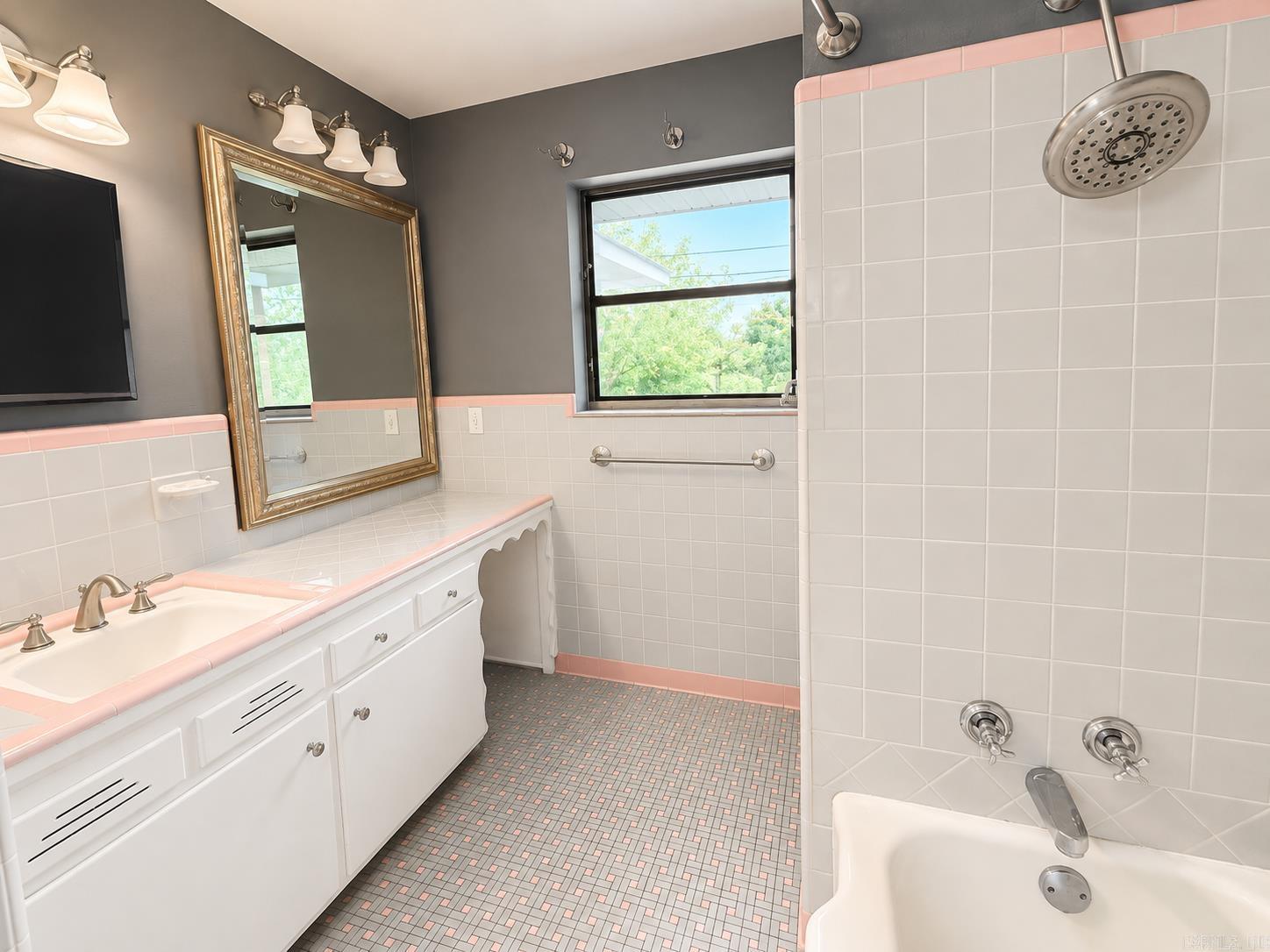 508 W A Avenue Property Photo 19
