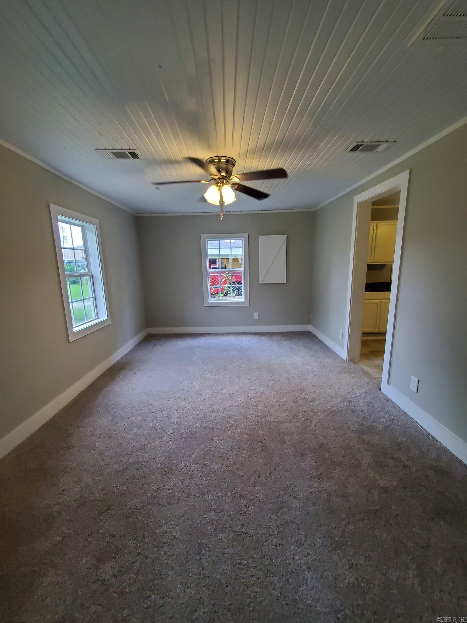 1507 W Emerson Street Property Photo 4