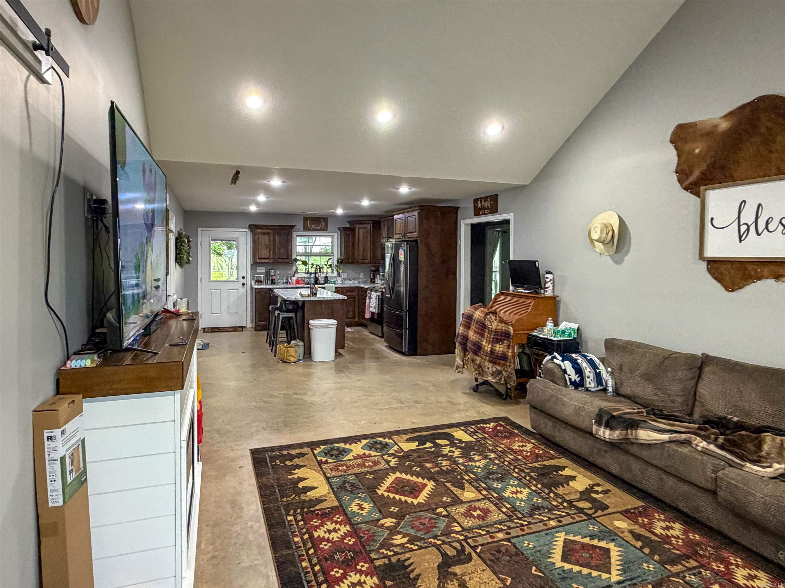758 County Road 648 Property Photo 2