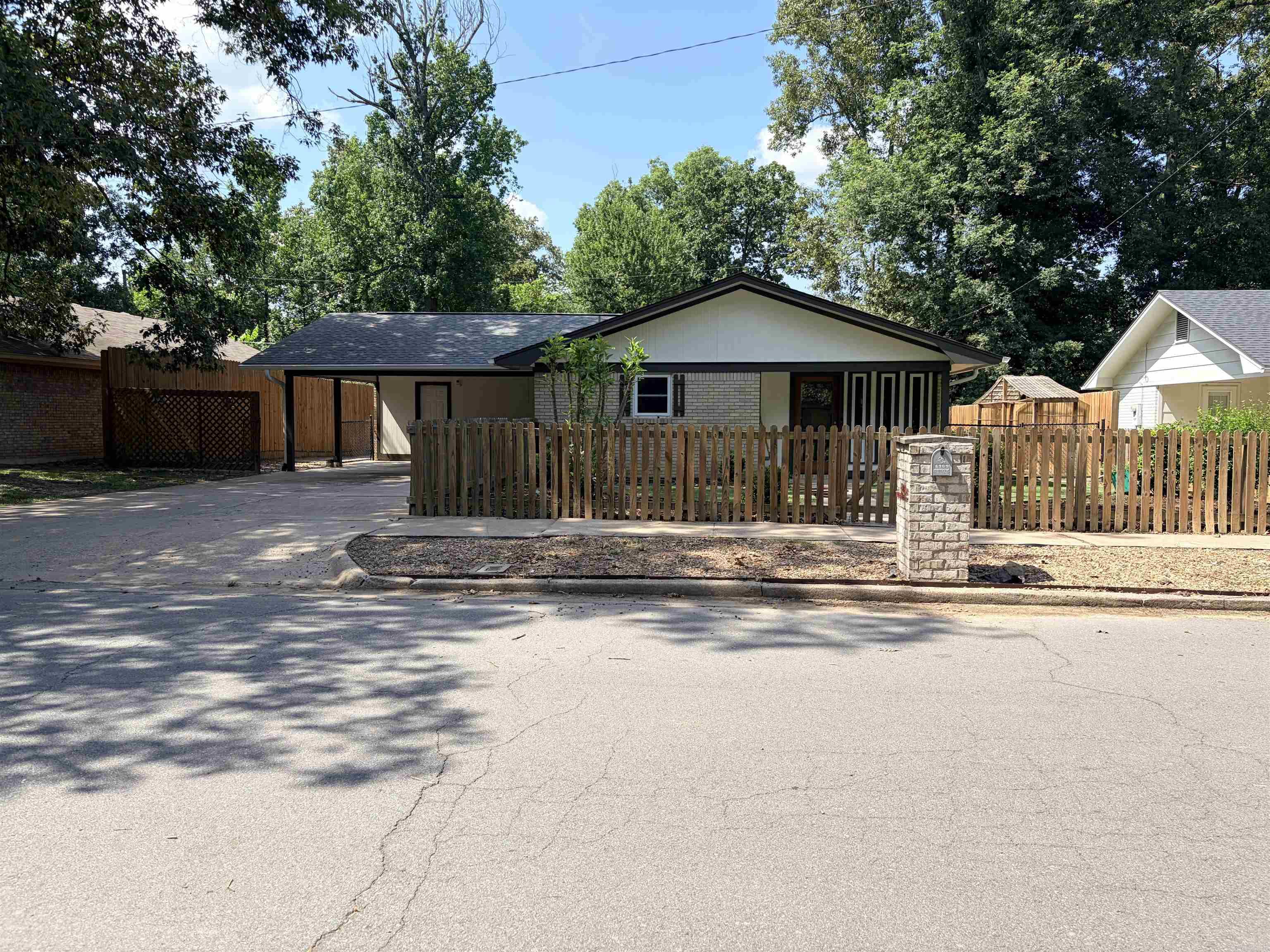 6909 Brierwood Dr Property Photo 1