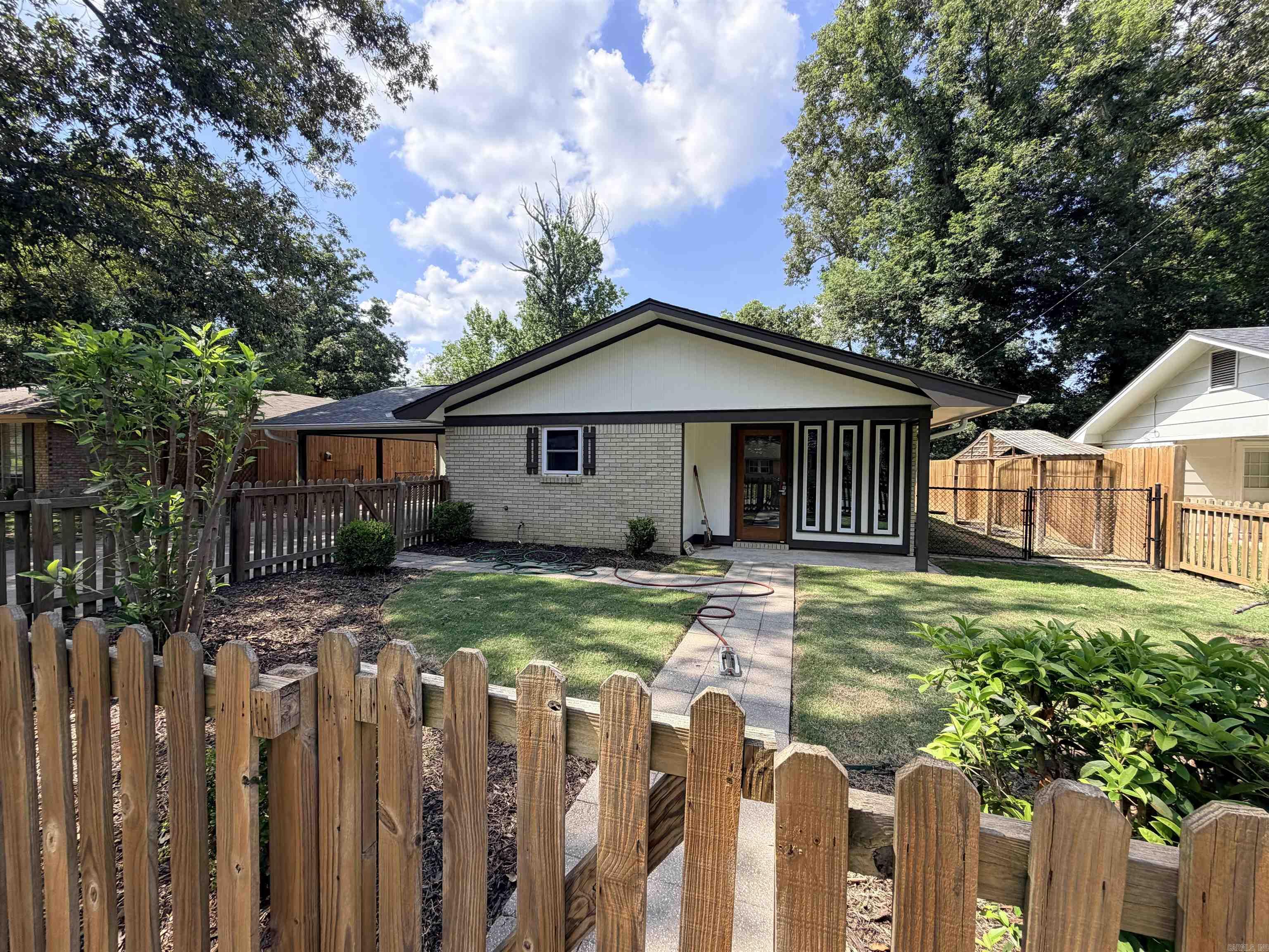 6909 Brierwood Dr Property Photo 2
