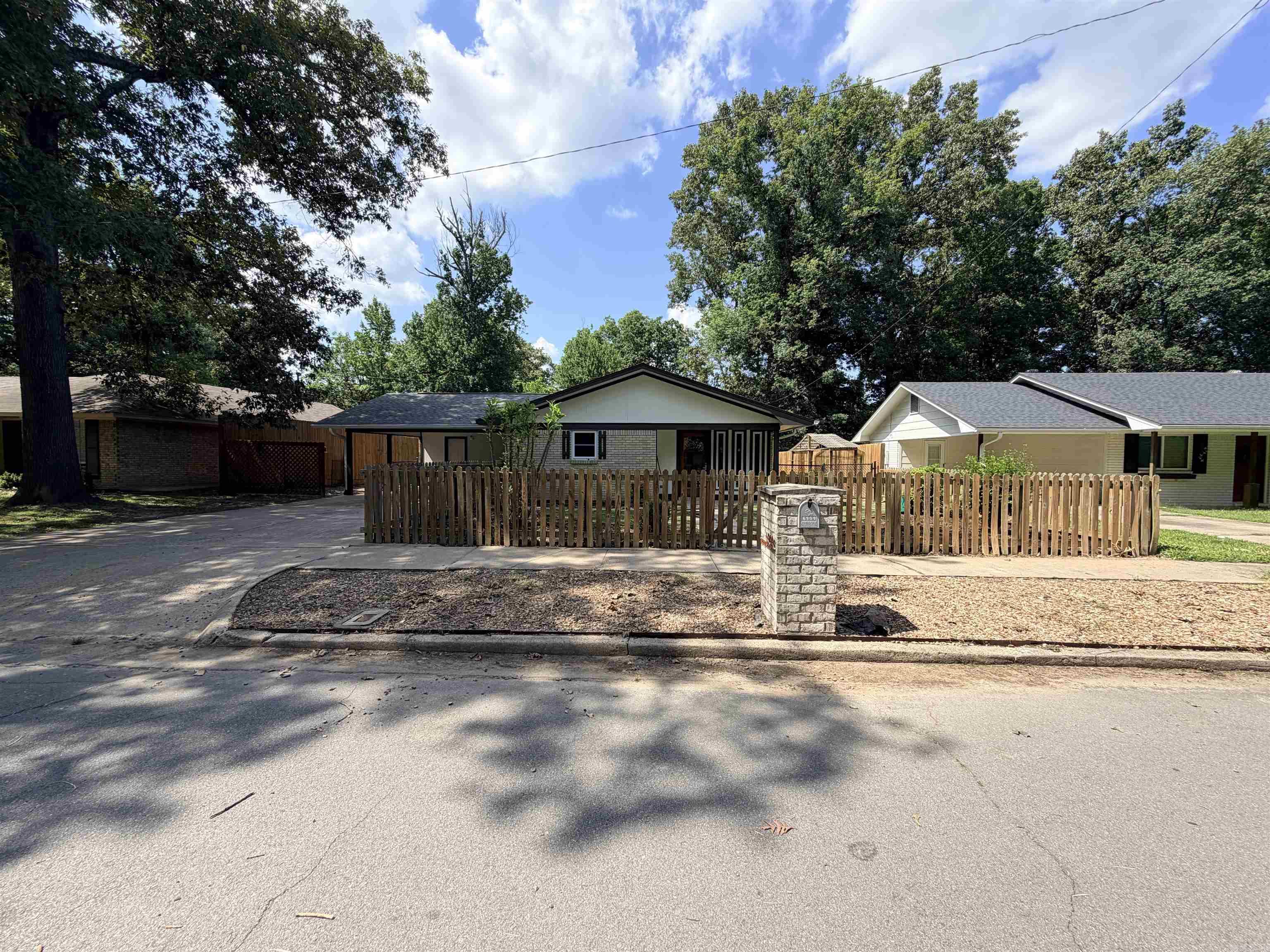 6909 Brierwood Dr Property Photo 3
