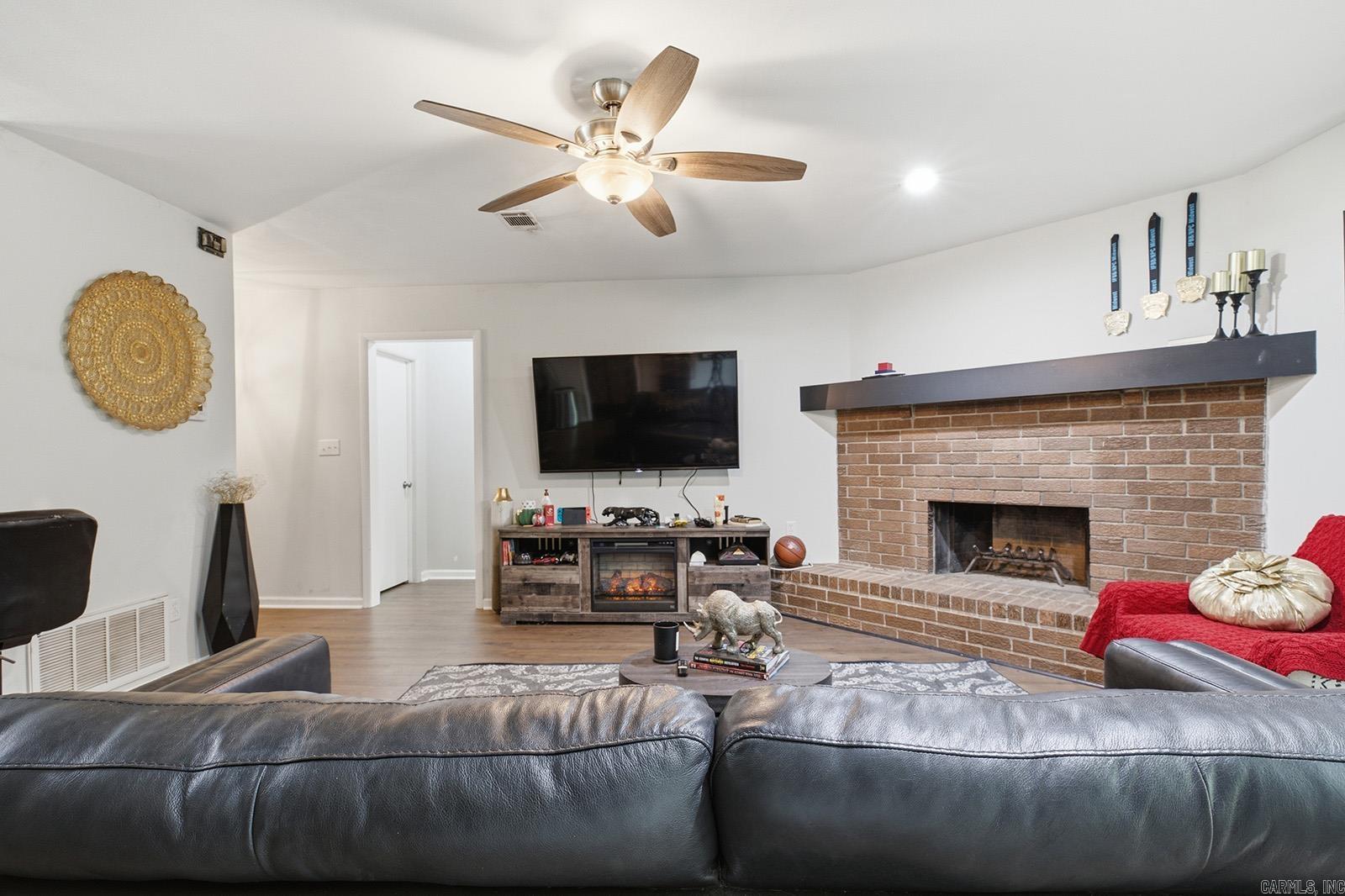 19 Creekridge Circle Property Photo 6