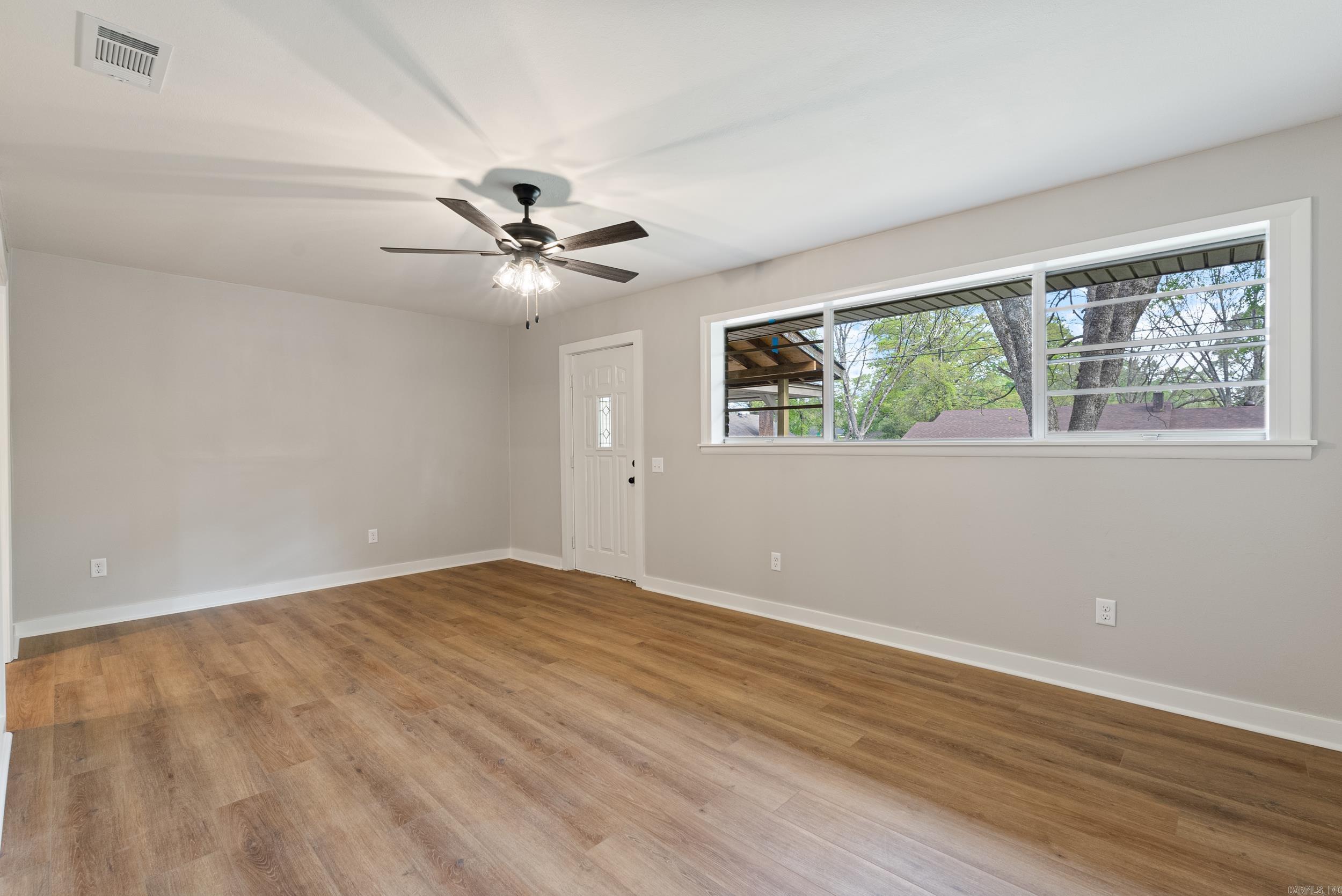 407 E. Holly Street Property Photo 5
