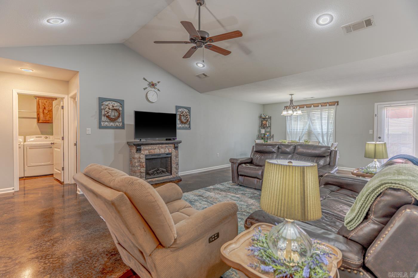 453 Wildwood Pt Property Photo 6