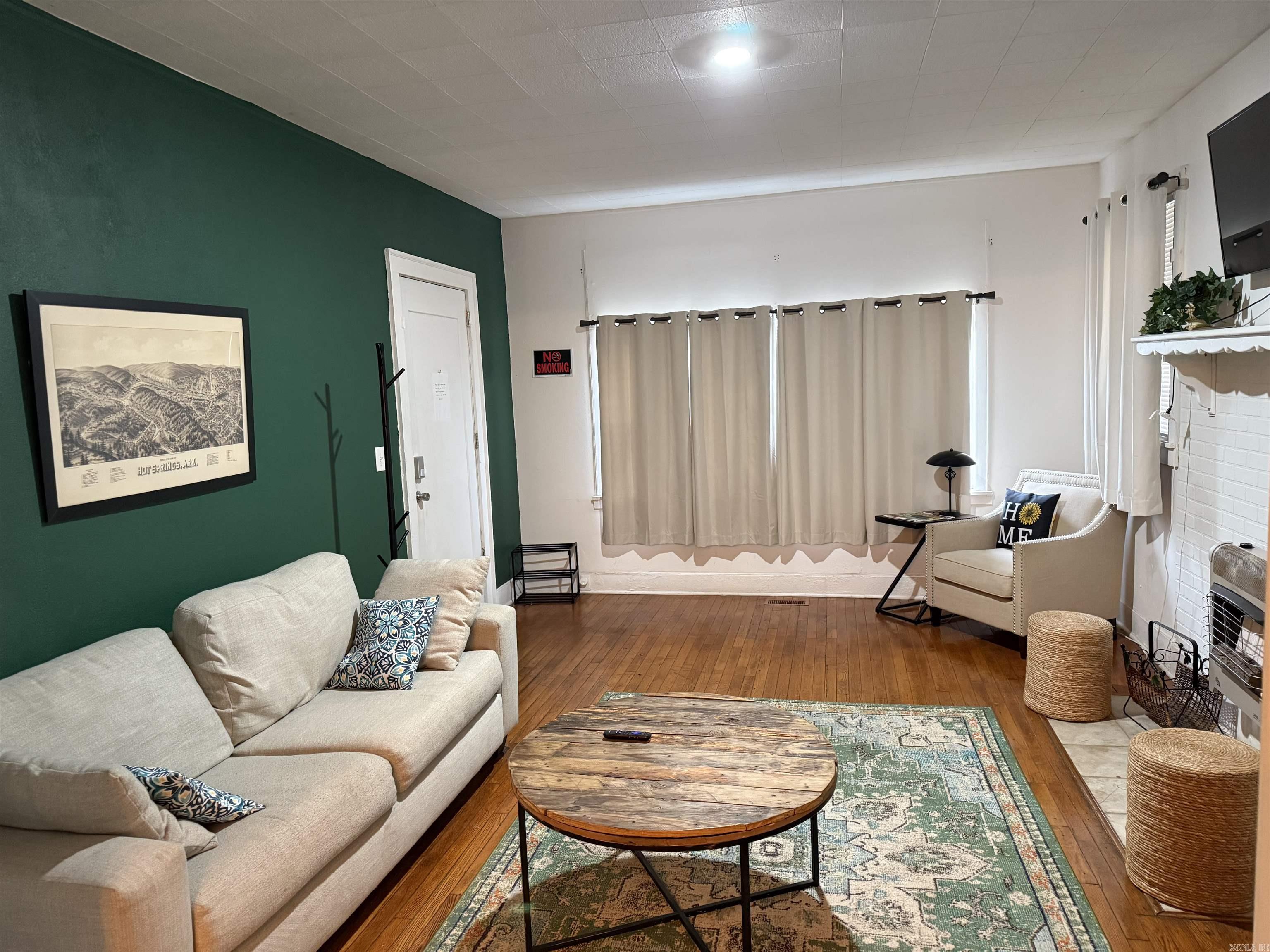 231 Oak Street Property Photo 4