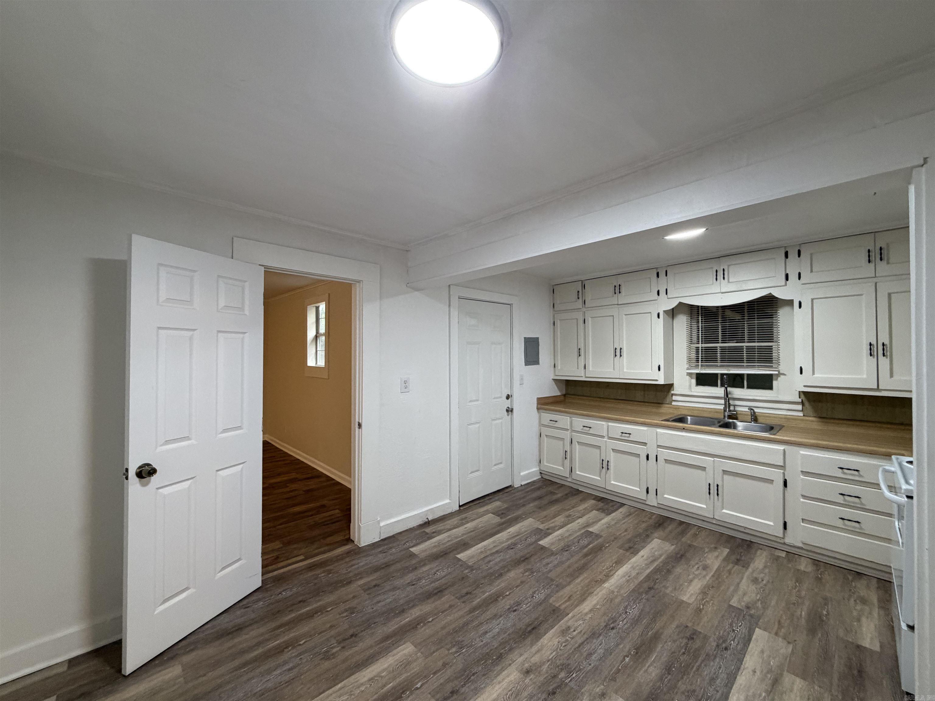 4101 Elizabeth Property Photo 8