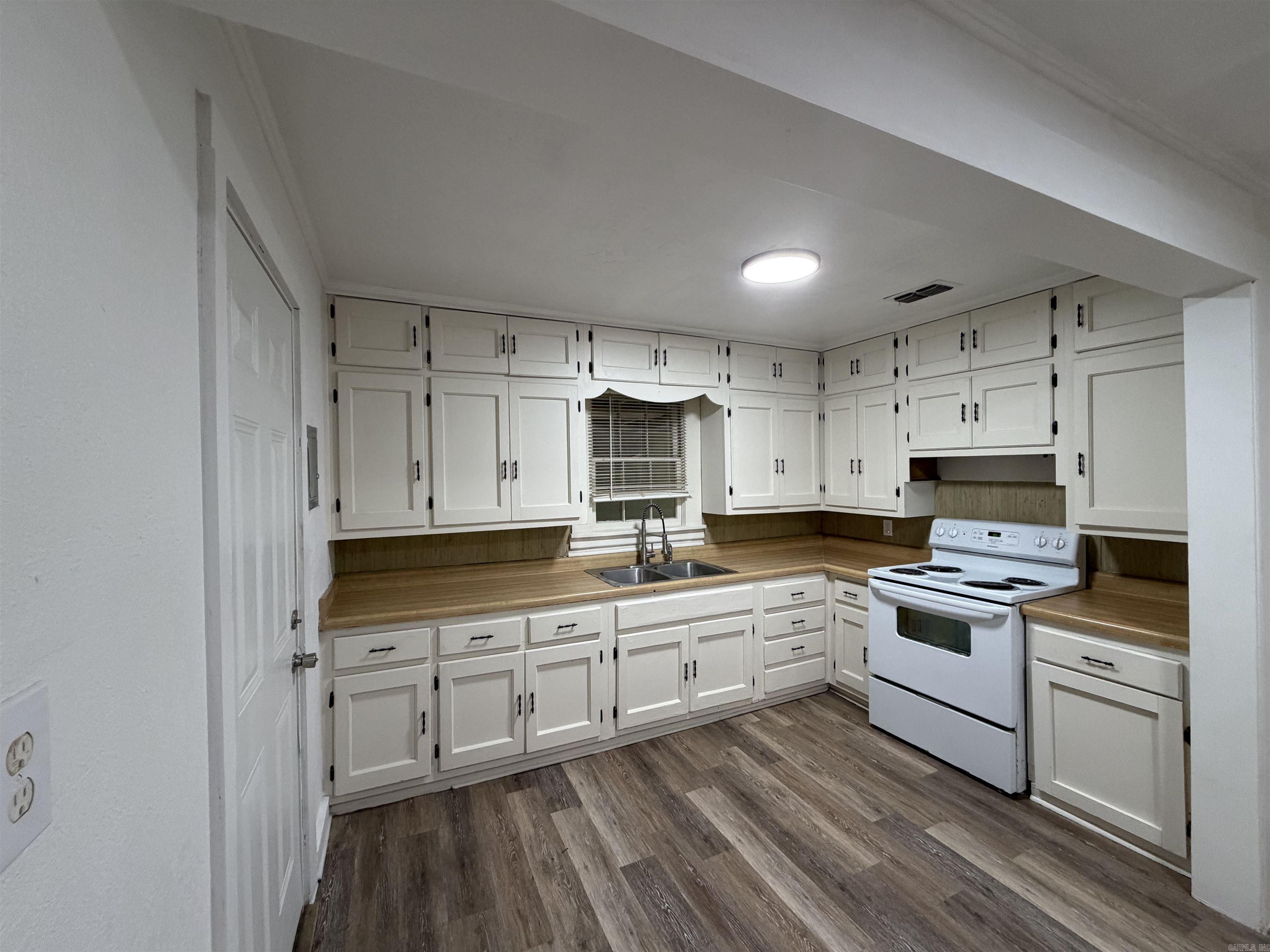 4101 Elizabeth Property Photo 9