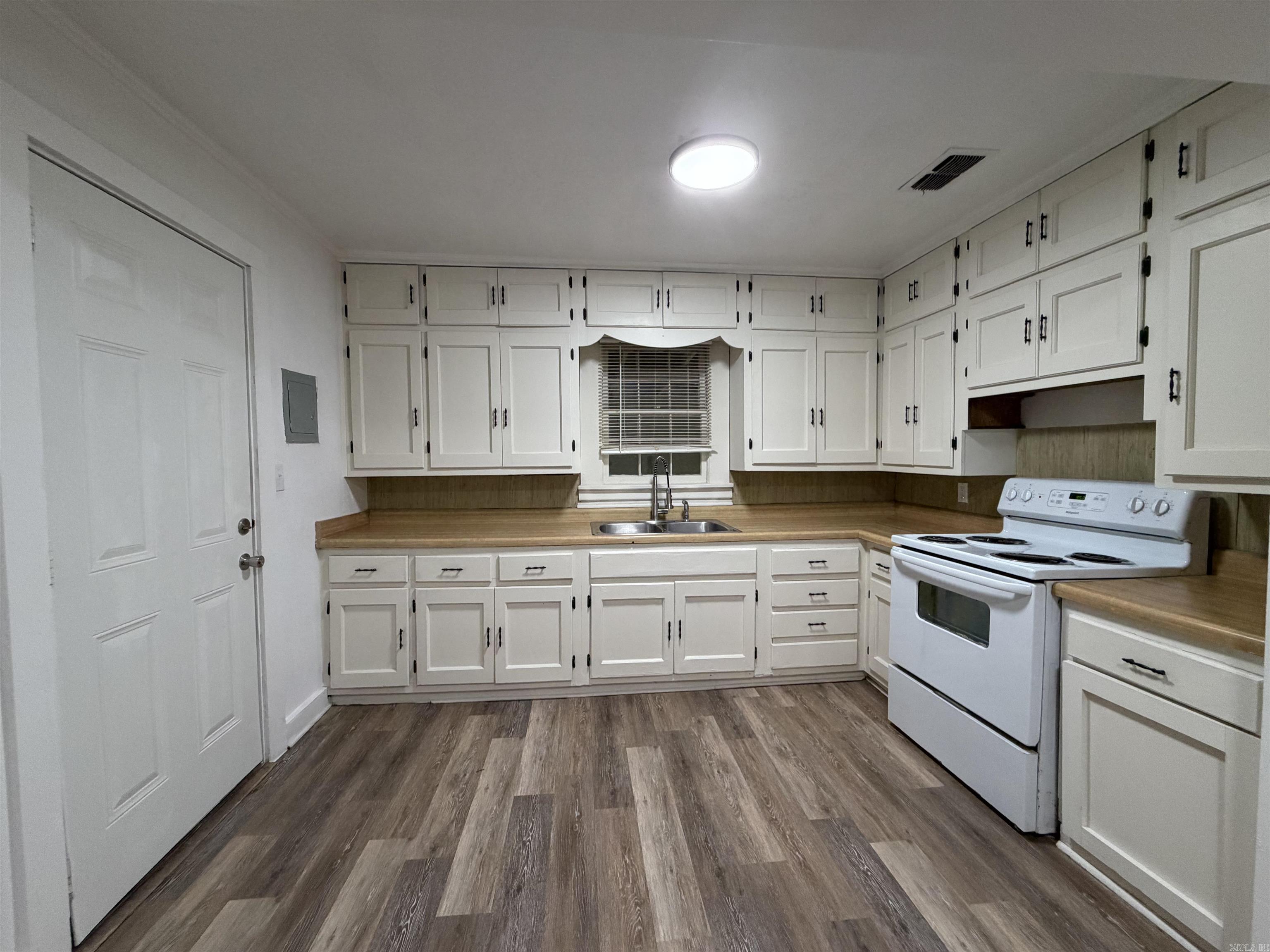 4101 Elizabeth Property Photo 10