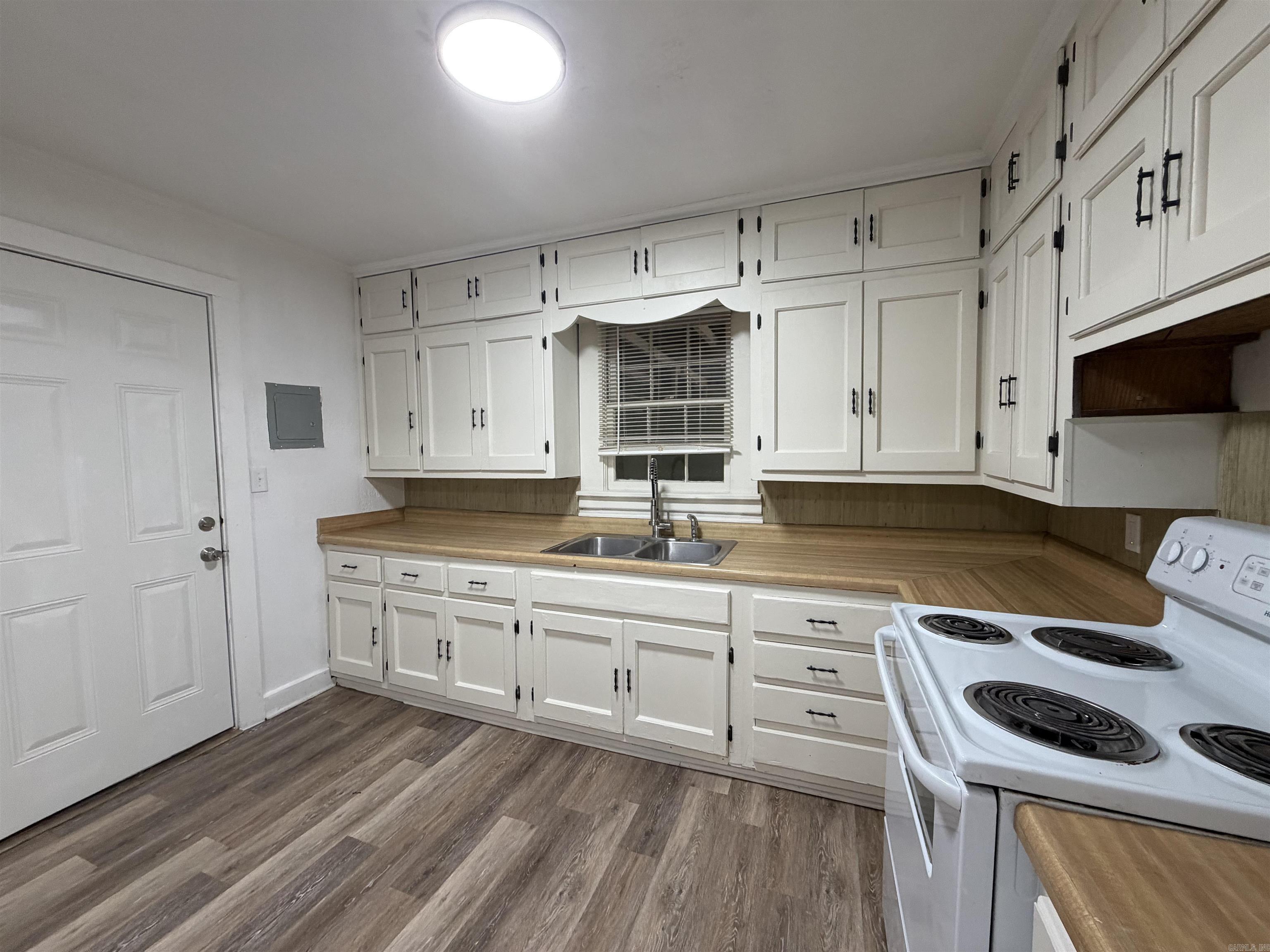 4101 Elizabeth Property Photo 11