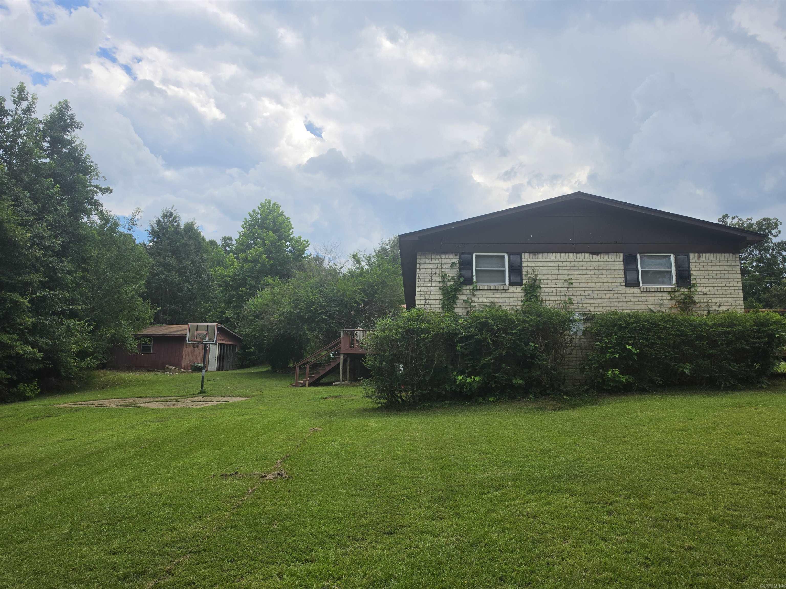 906 Surrey Road Property Photo 3