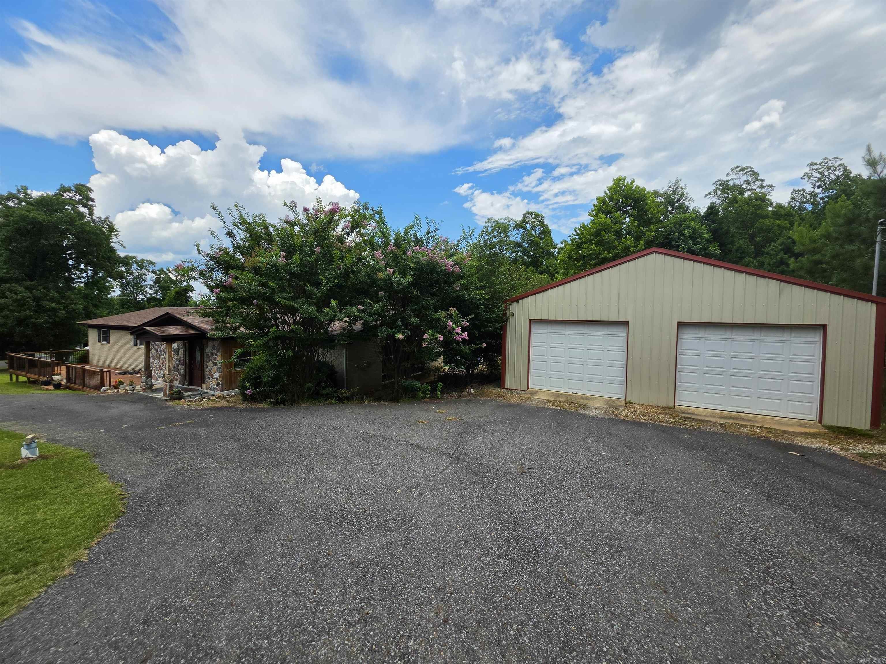 906 Surrey Road Property Photo 4