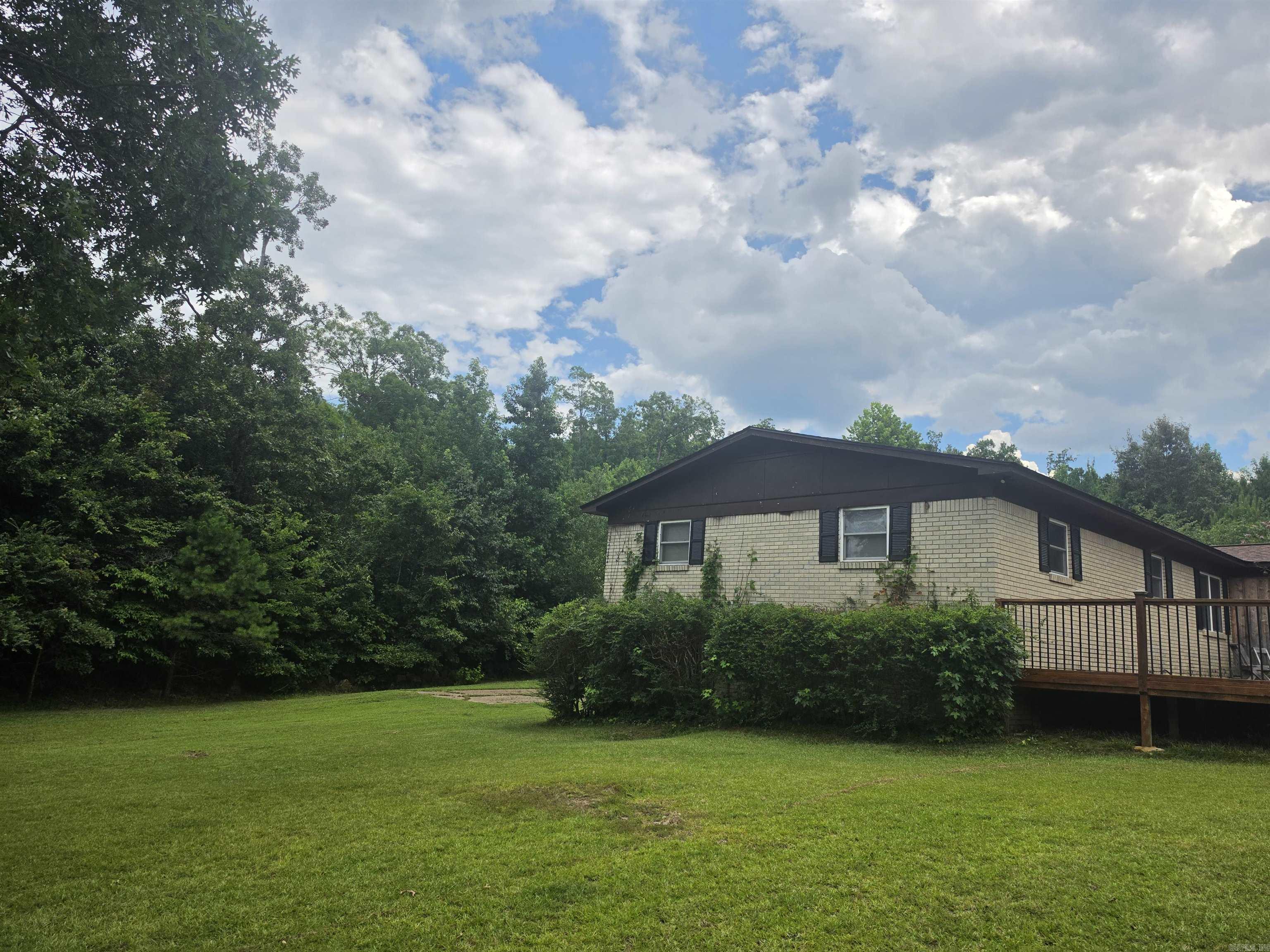 906 Surrey Road Property Photo 5