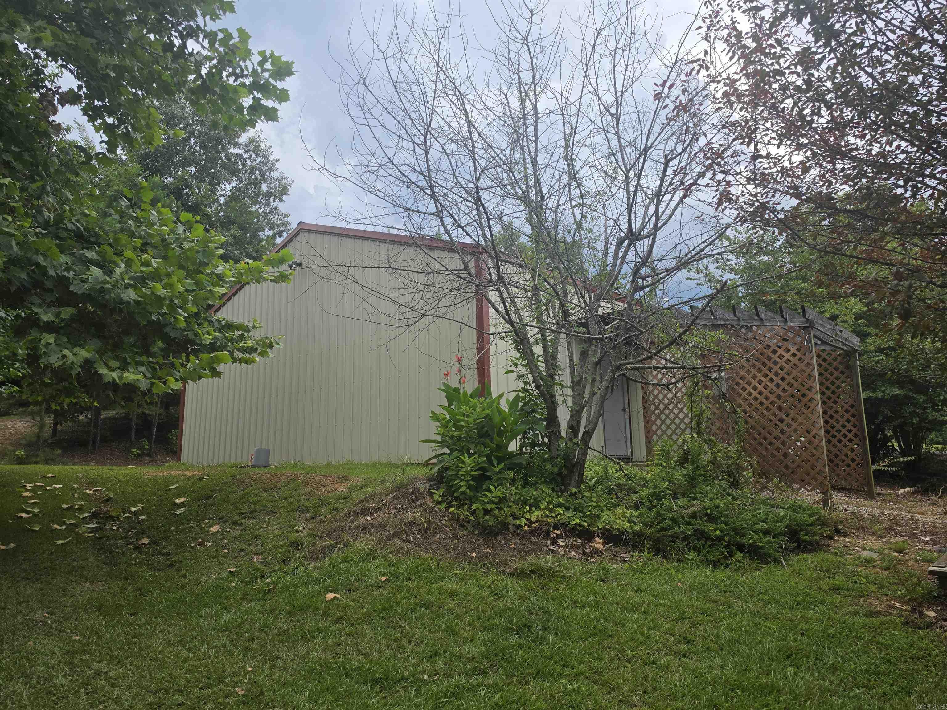 906 Surrey Road Property Photo 11