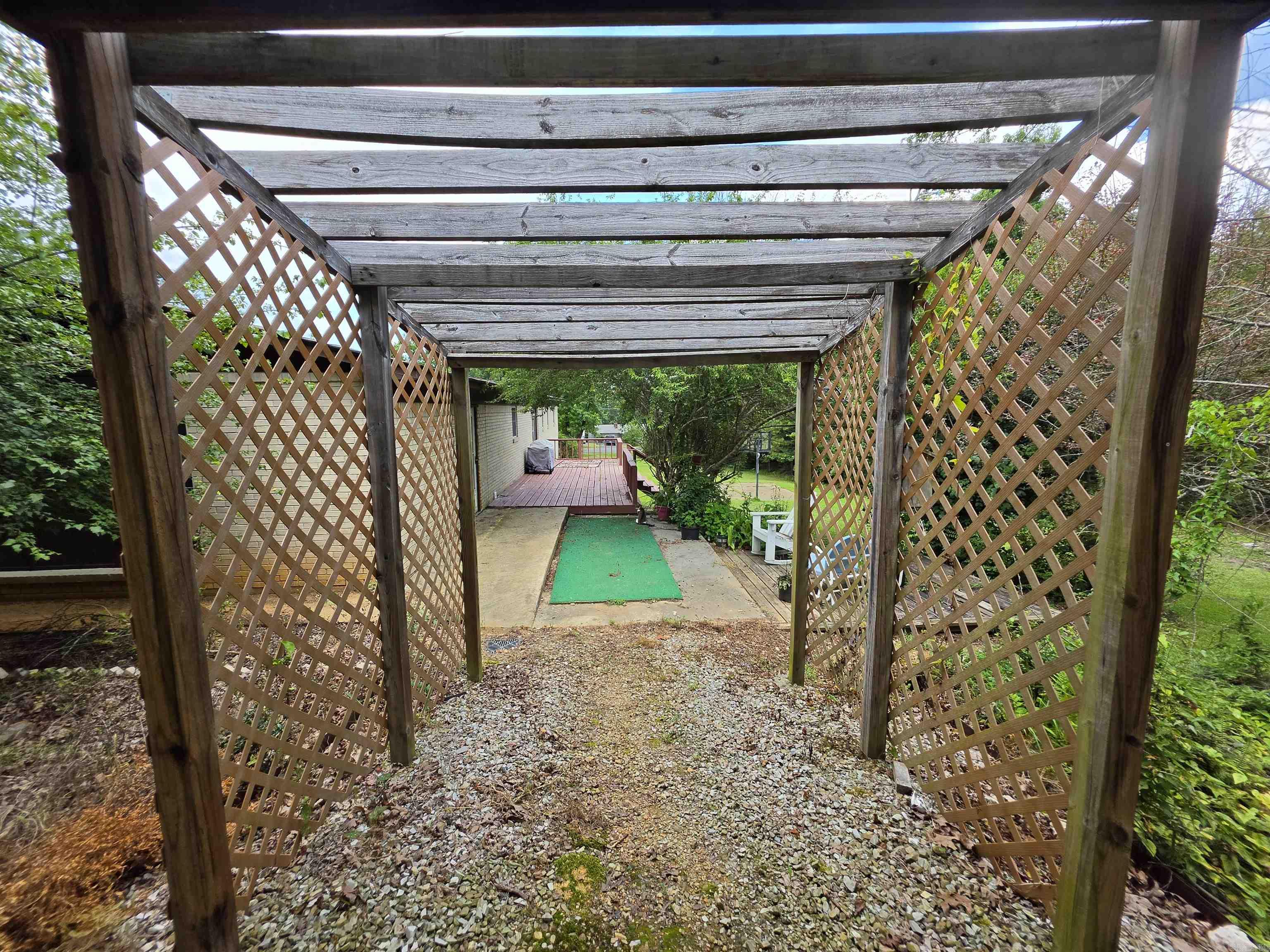 906 Surrey Road Property Photo 15