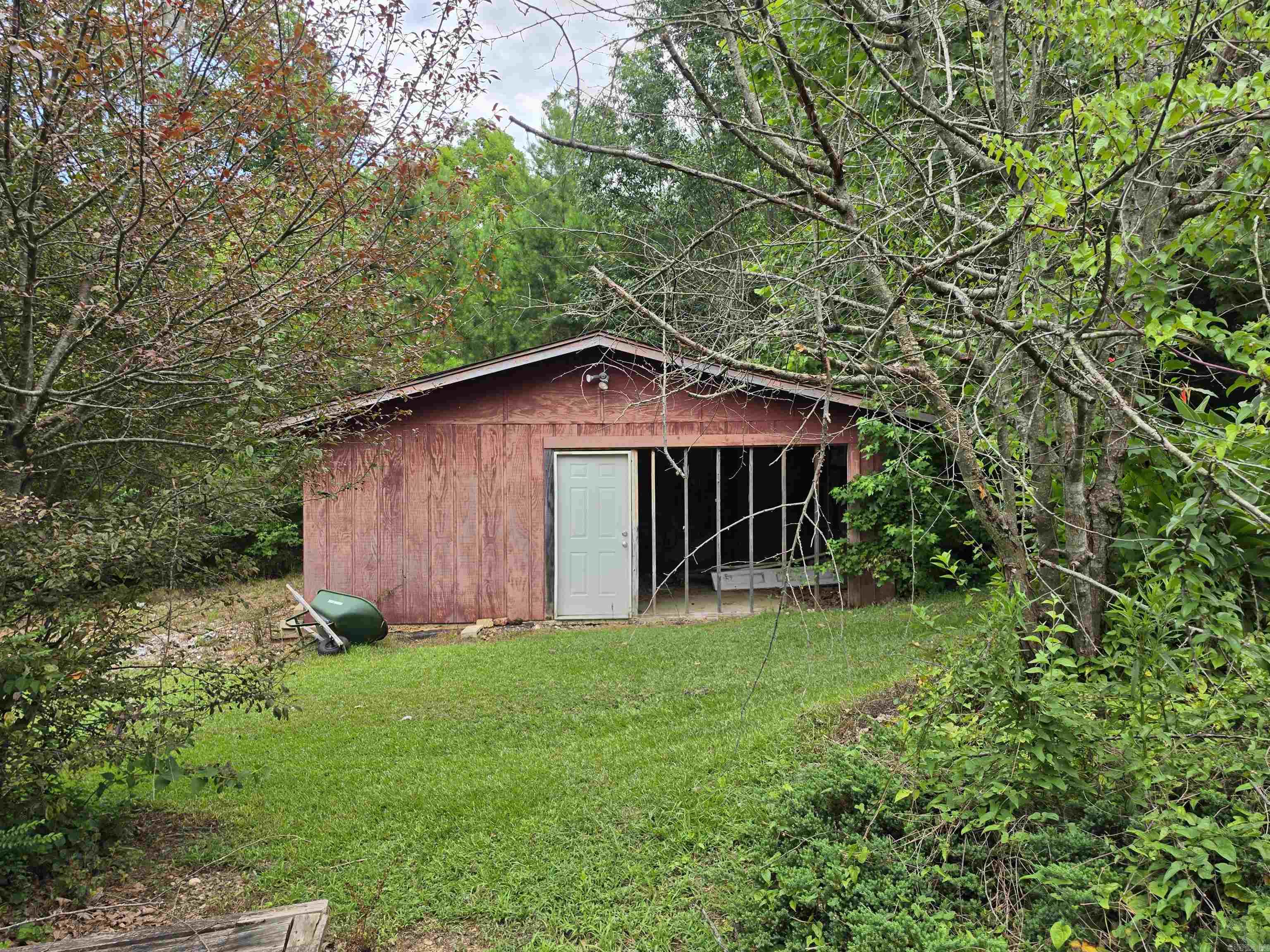 906 Surrey Road Property Photo 17