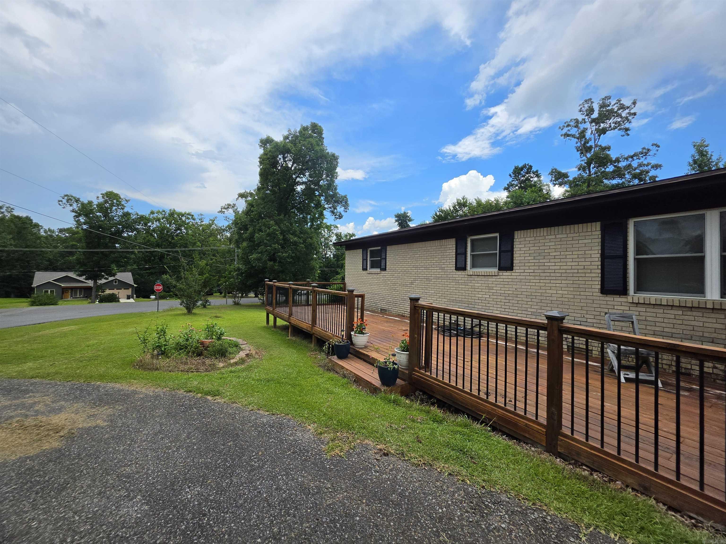 906 Surrey Road Property Photo 18