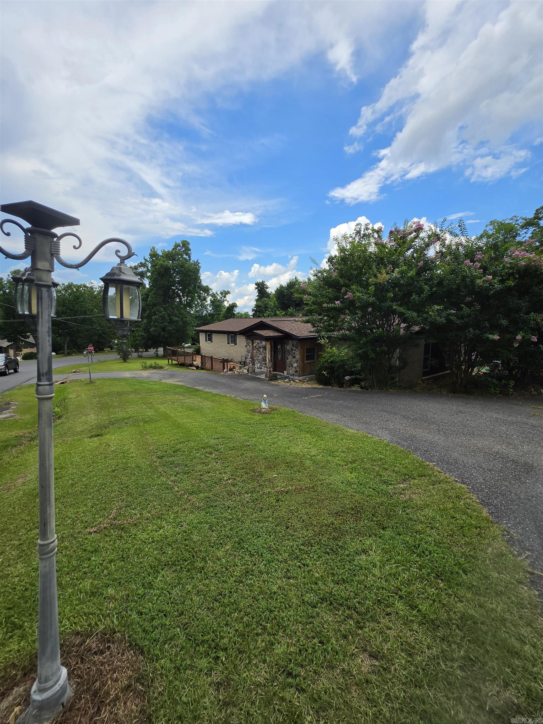 906 Surrey Road Property Photo 25