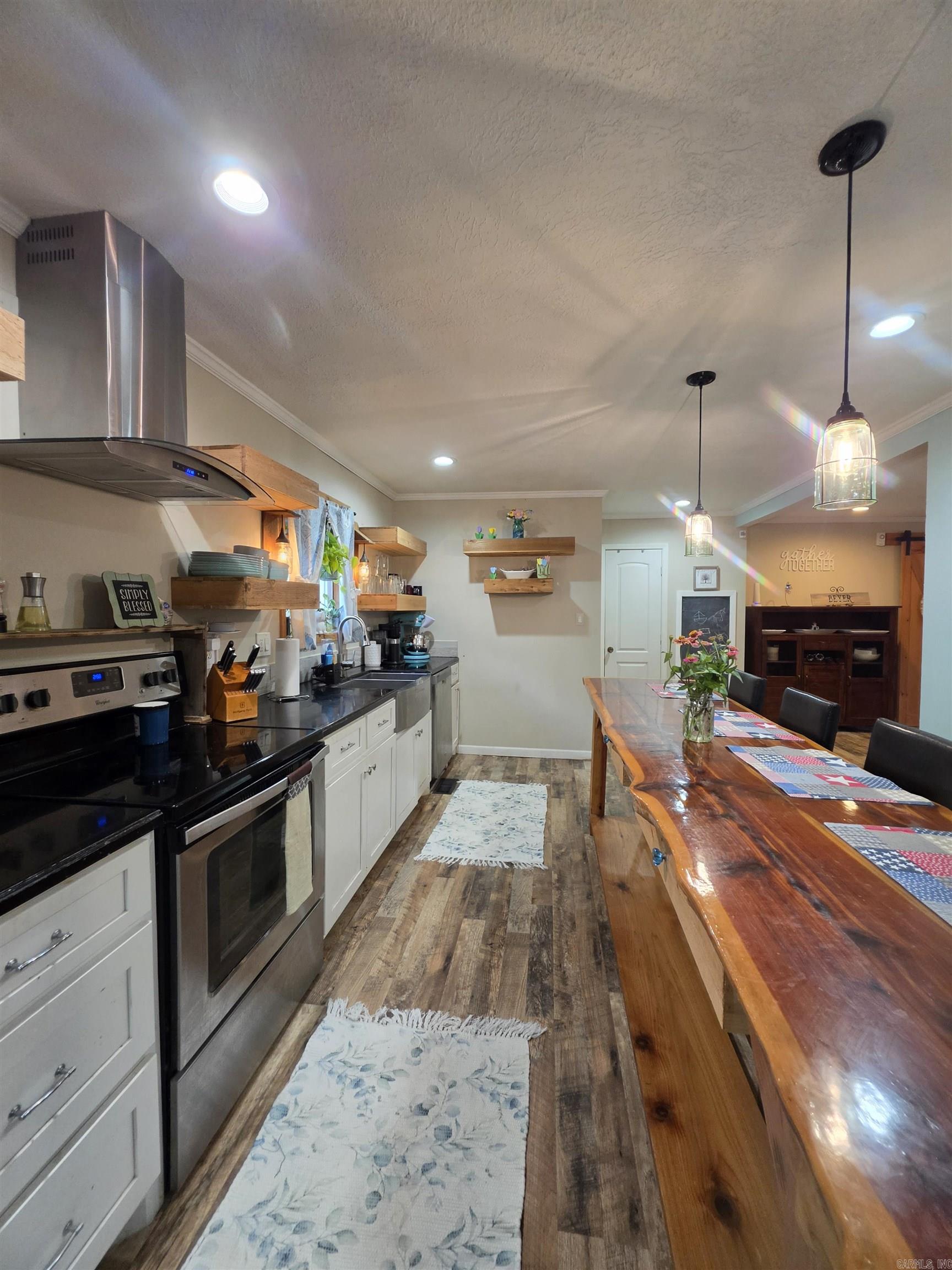 906 Surrey Road Property Photo 28