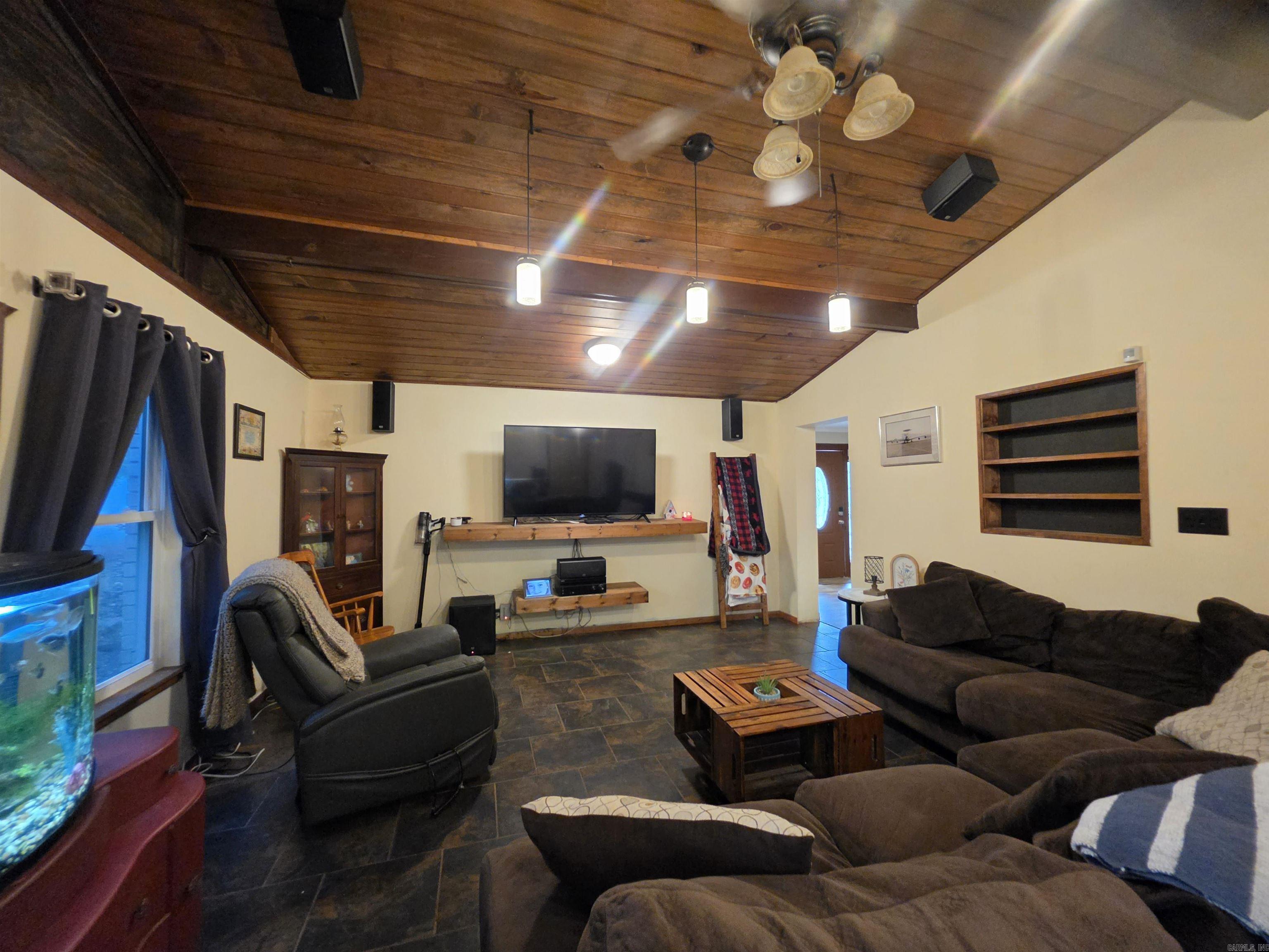 906 Surrey Road Property Photo 32