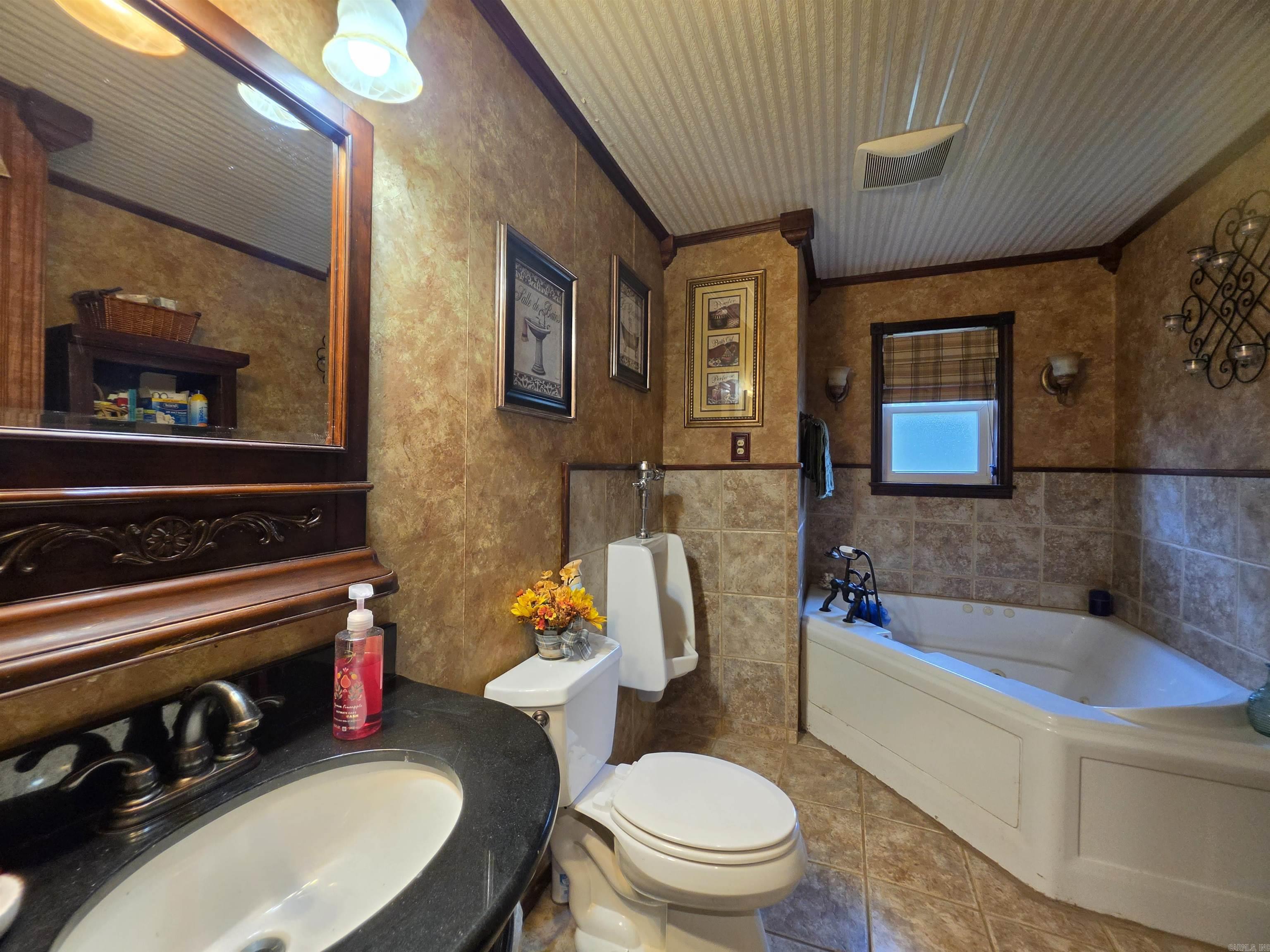 906 Surrey Road Property Photo 41