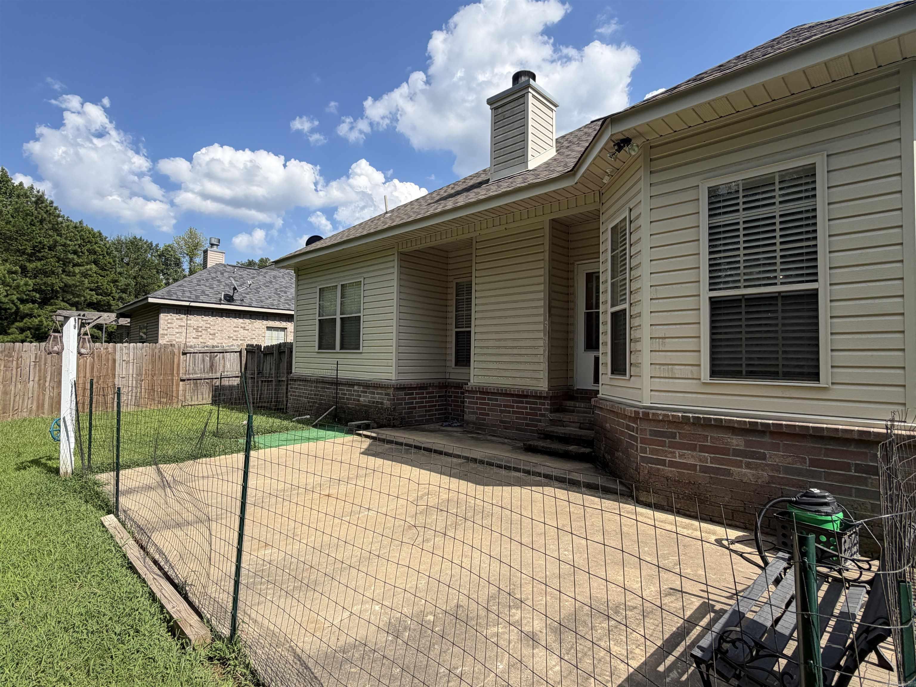 121 Farah Drive Property Photo 5