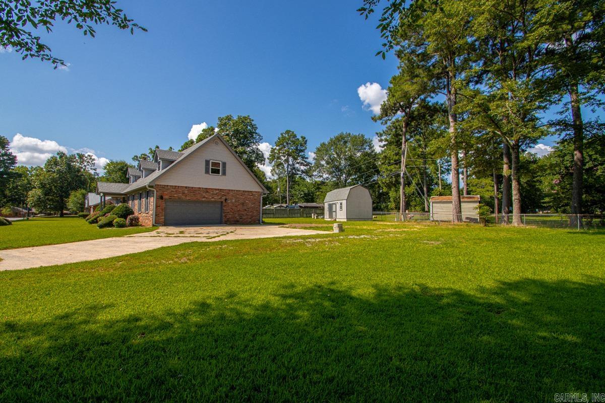 20 Houston Dr Property Photo 5
