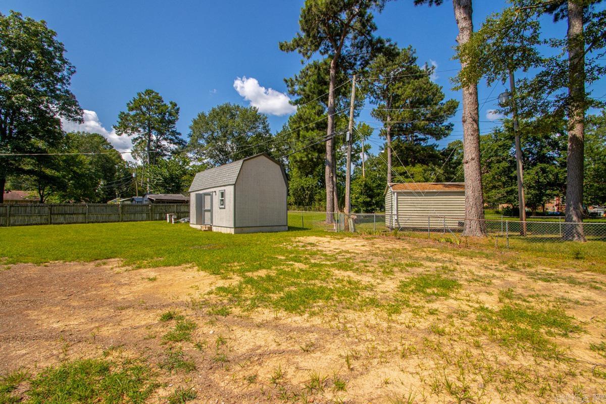 20 Houston Dr Property Photo 6