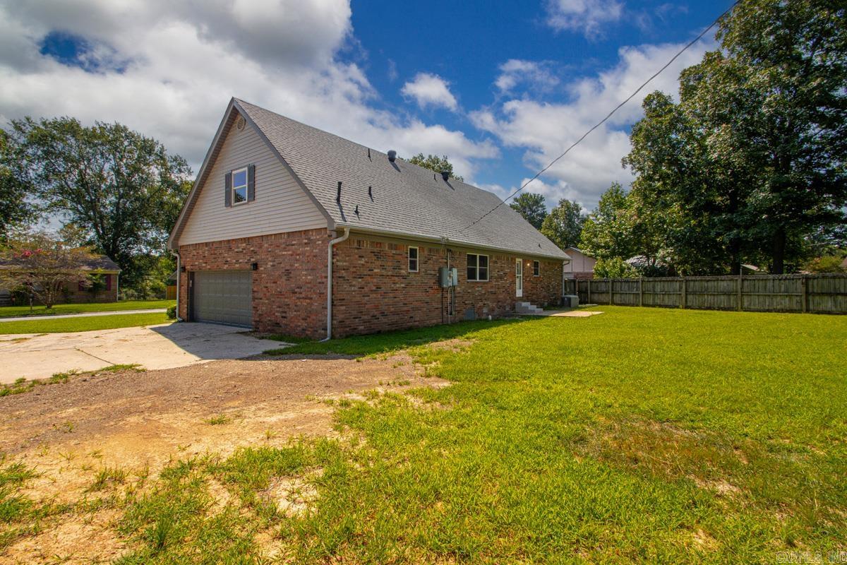 20 Houston Dr Property Photo 8