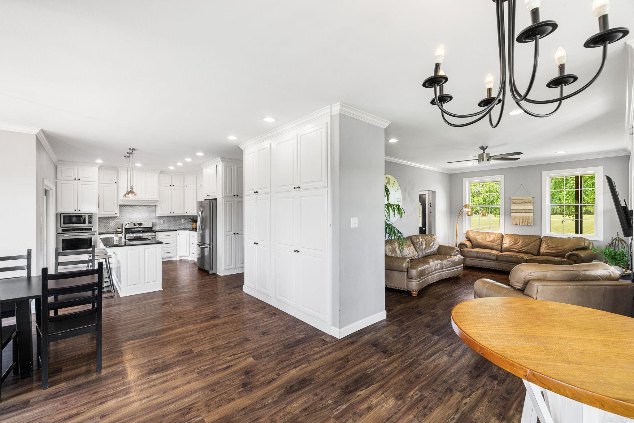1030 Piney Creek Road E Property Photo 4