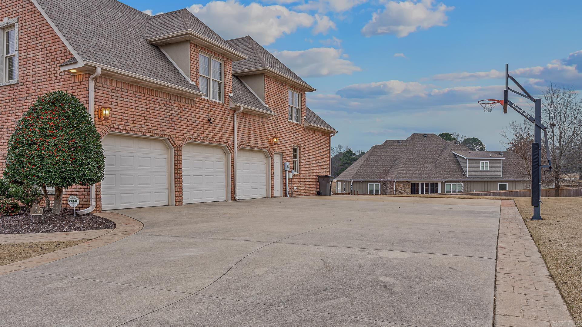 12 Victor Drive Property Photo 4
