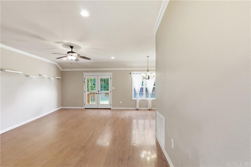 3958 Hemlock Property Photo 8